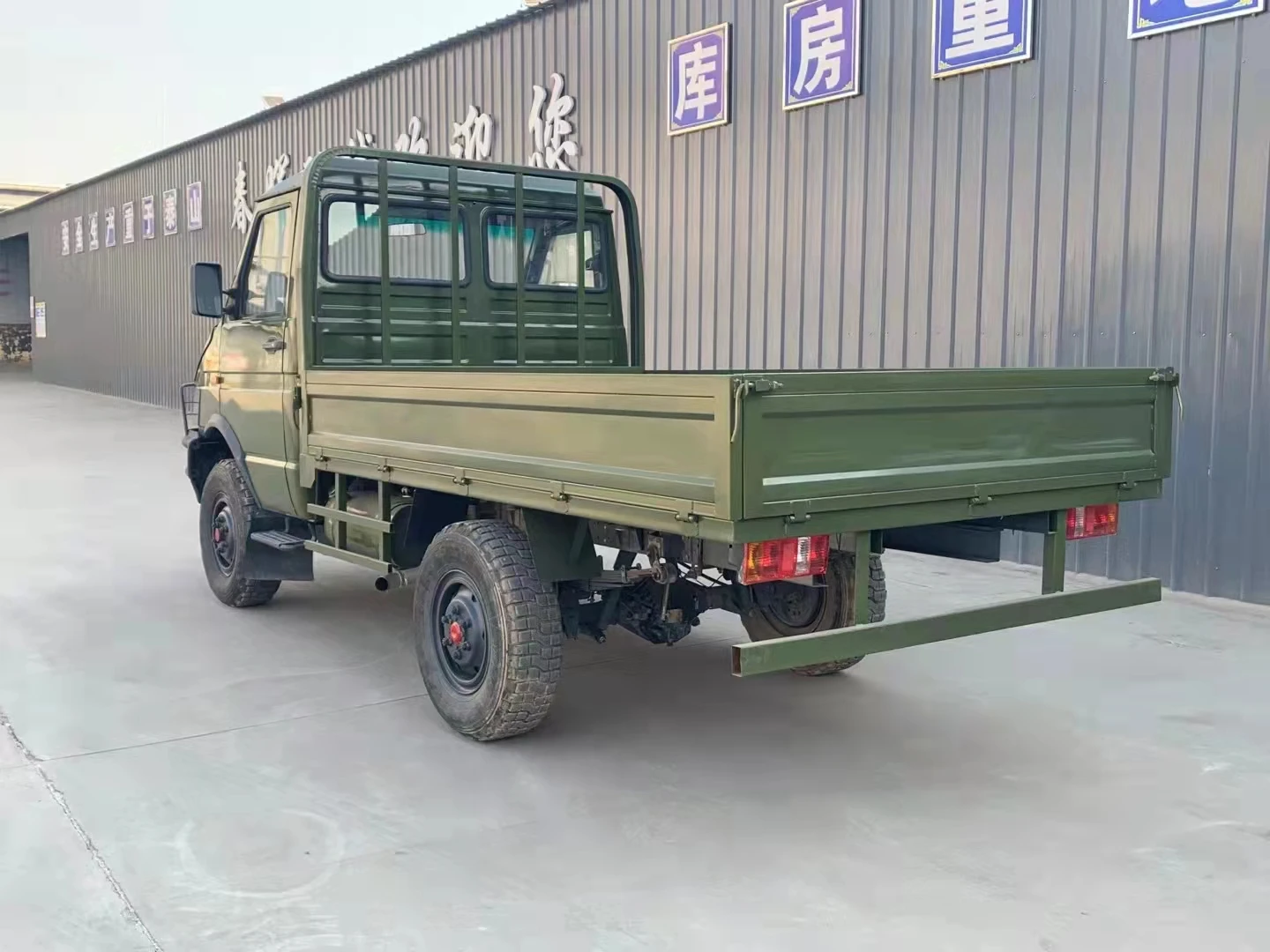 Хорошо используемый маленький грузовик Sinotruck Howo 4x4