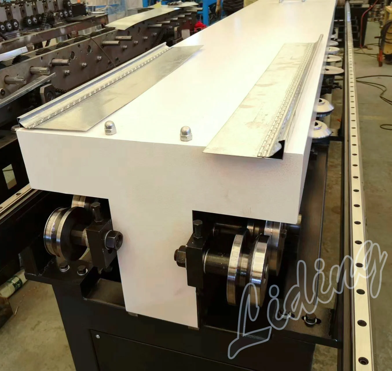 Hot selling air duct making machine made in China