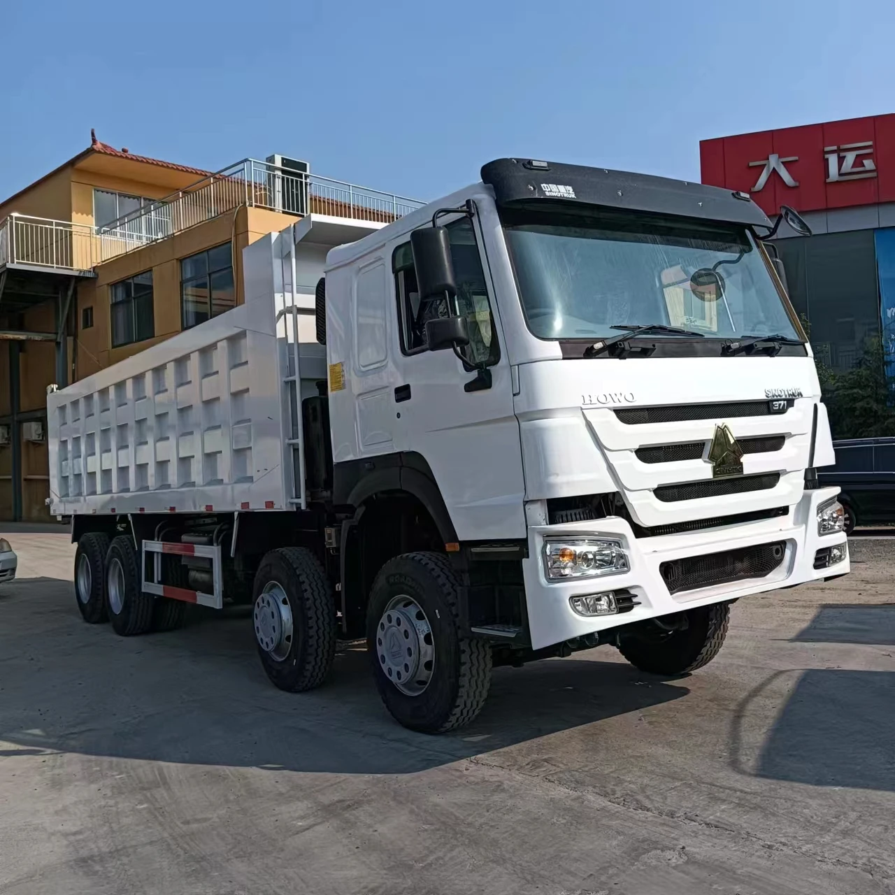 Howo 8x4 Dump Truck with a Load Capacity of 40-60 Tons, 12 Wheel Dump Truck, Right-hand Drive Cab for Sale