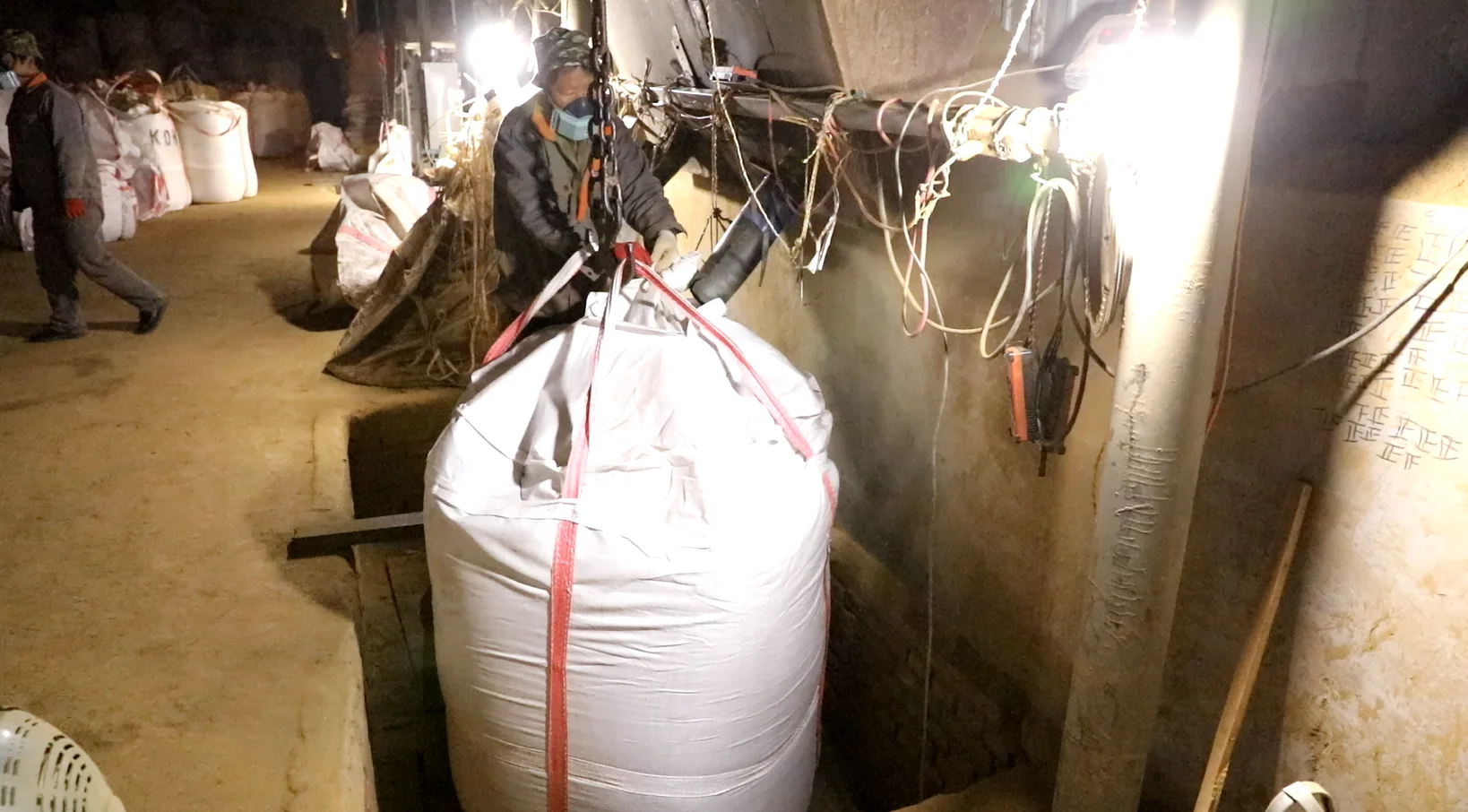 Оптовая продажа, утонченный белый вермикулит для высокотемпературной изоляции и огнеупорной изоляции, сетка 40-60