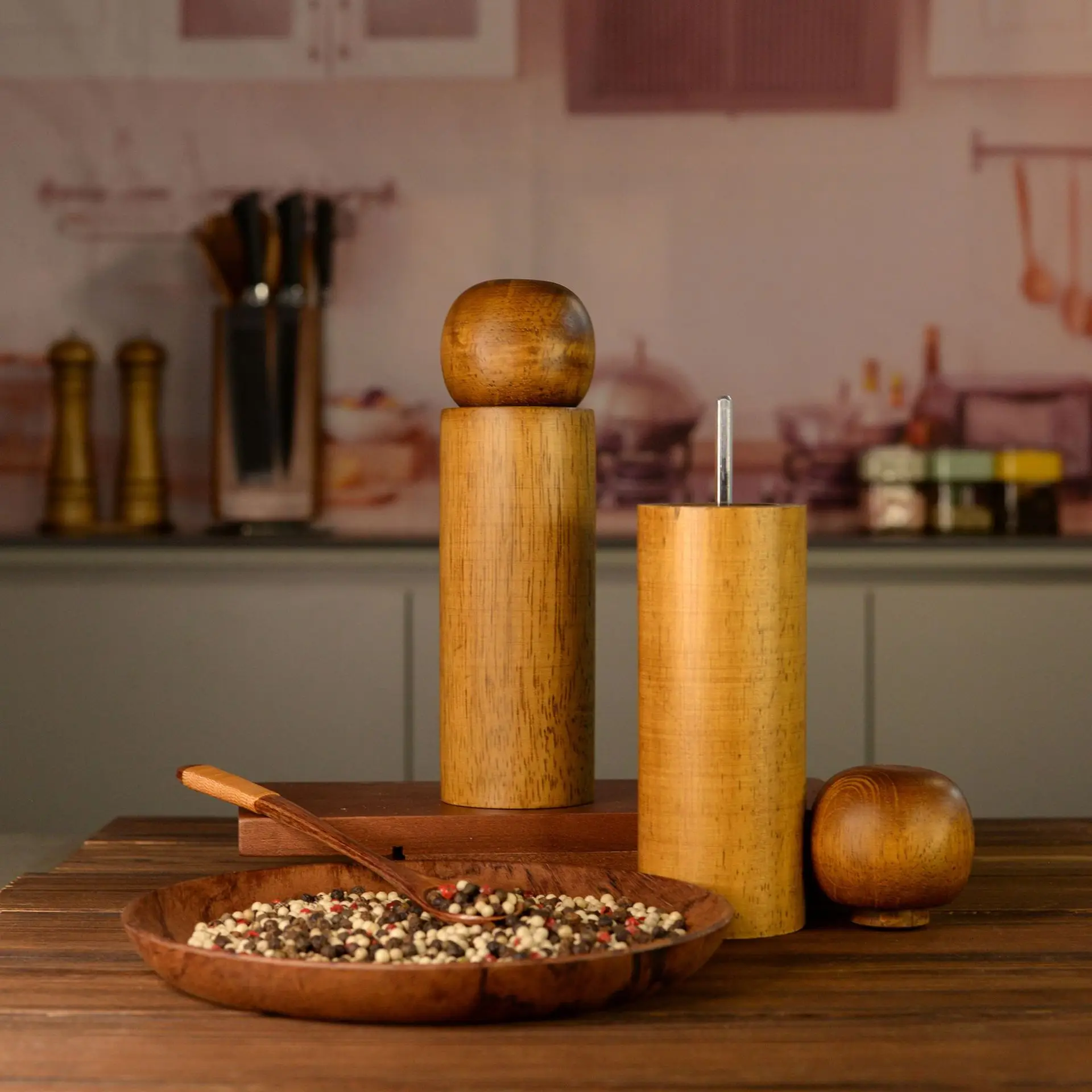 Classic Wooden Pepper Mills with Ceramic Grinding Mechanism