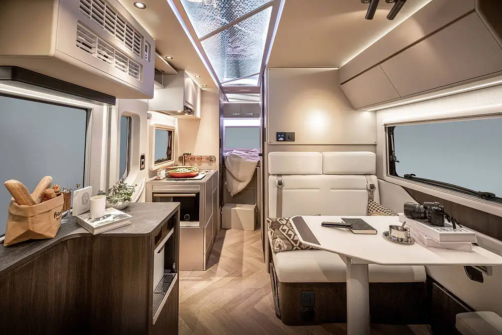 2024 Camper van motorhome 6m home car caravan 2-6 people caravan camper rv motorhome motorhome camper van luxury factory custom