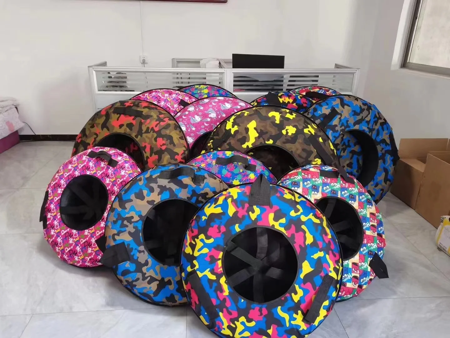Factory price donut seat rainbow slide inflatable snow tube with high quality material for kids outdoor play with many diameters