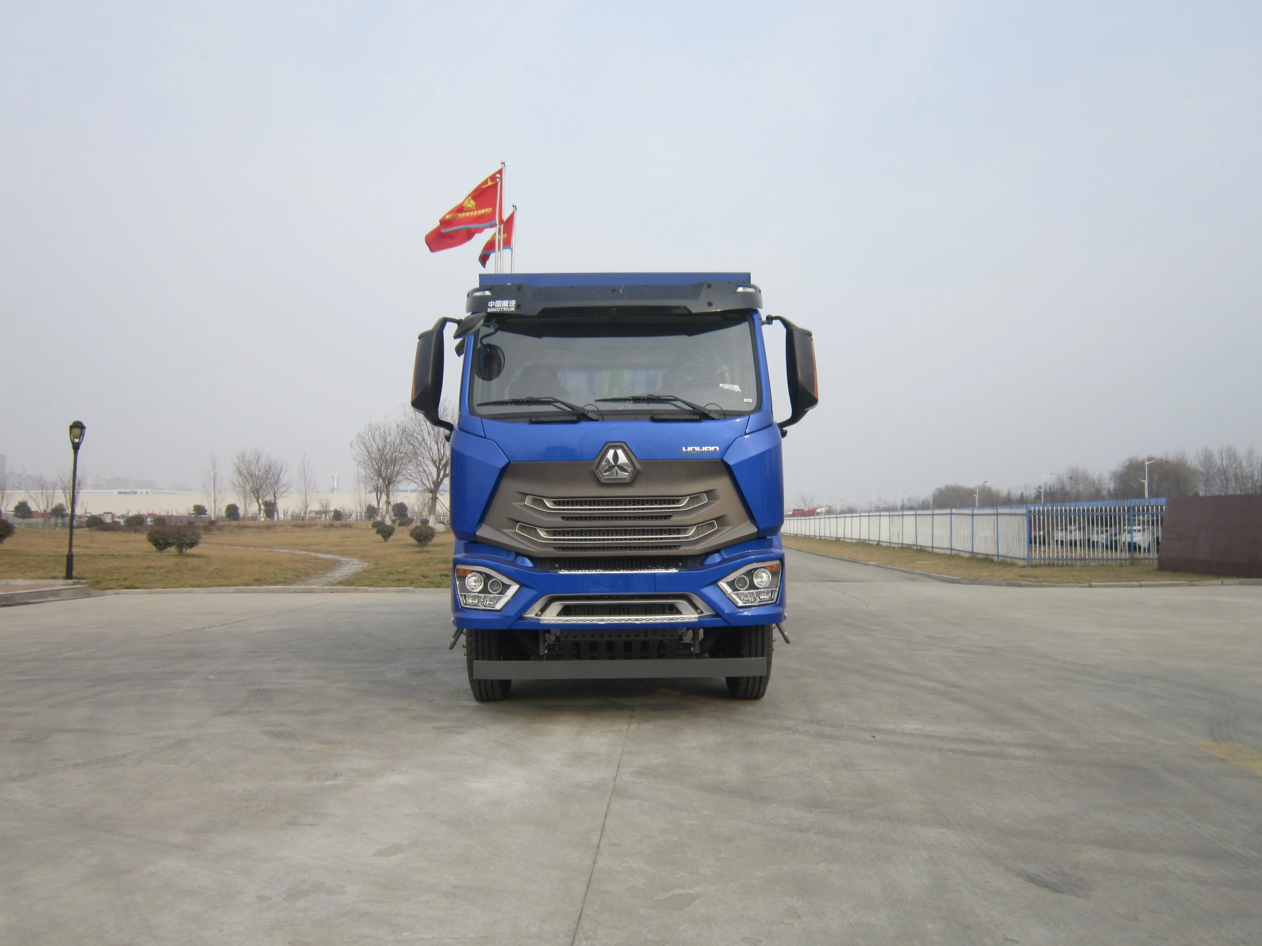 SINOTRUK HOHAN 8X4 tipper truck 40 tons dump truck price