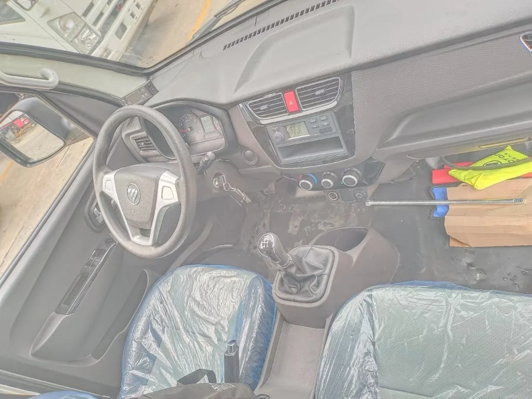 Factory Direct Small Light Refrigerated Truck Fresh Food Manual Transmission Euro 2 Meat Vegetables Seafood Transportation