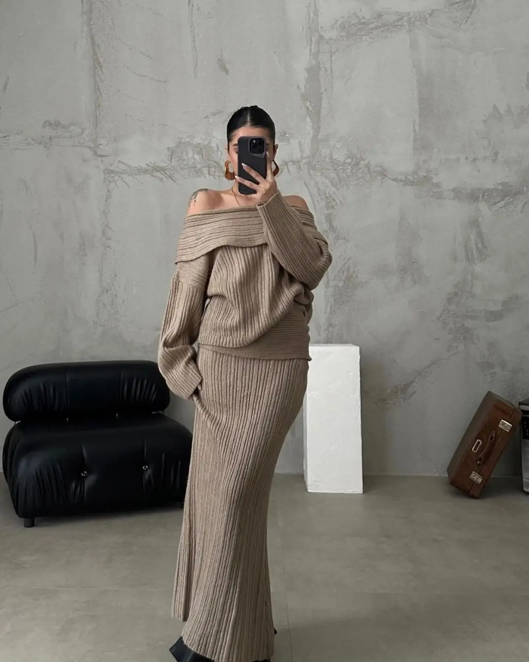 King Mcgreen star High quality Sexy Irregular Casual Sweater Set Off-the-shoulder Retro Simple long sleeve loose skirts sets