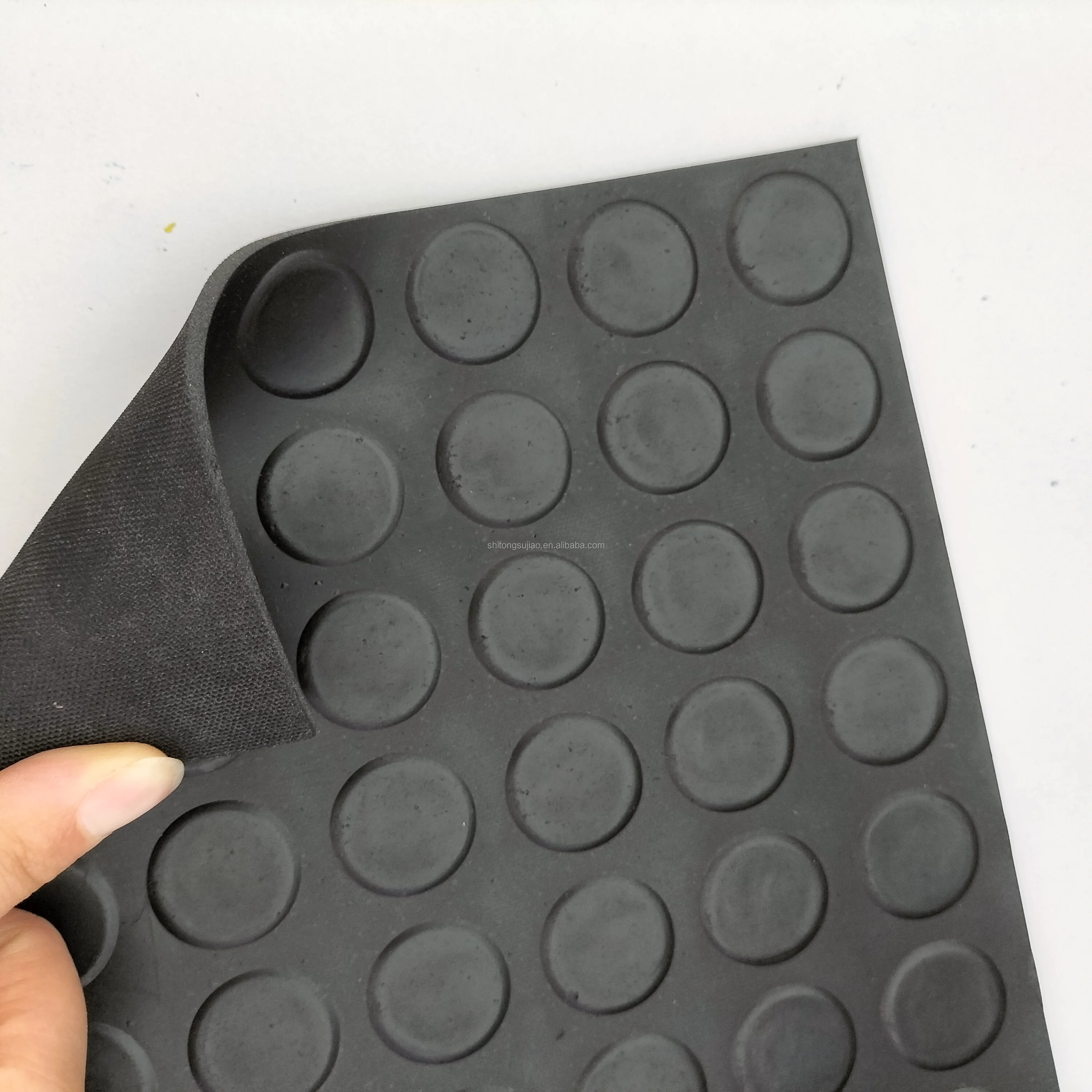 Anti Skid Waterproof Rubber Flooring Mats Roll Protective Shock Absorption Anti-slip Checker Rubber Floor Matting Sheet