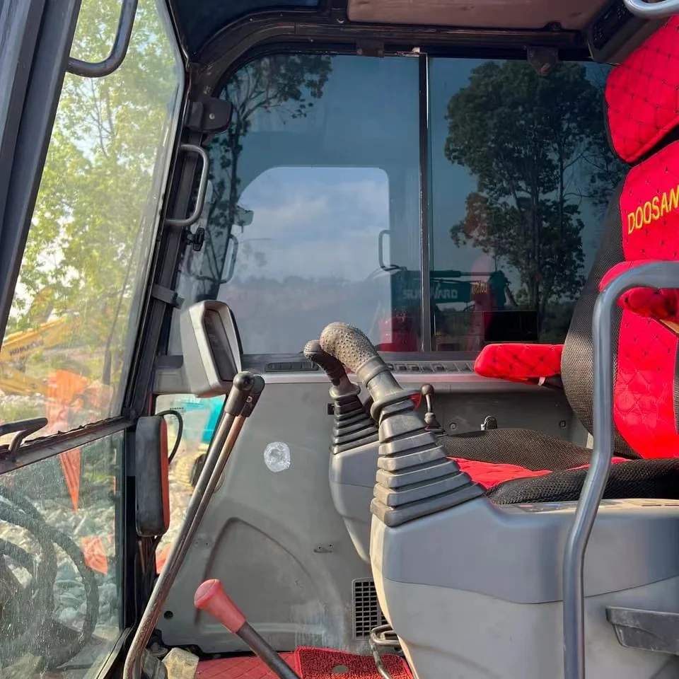 Высококачественный б/у Doosan DX60 колесный экскаватор в хорошем состоянии 6-тонный мини 6t прямые продажи с завода