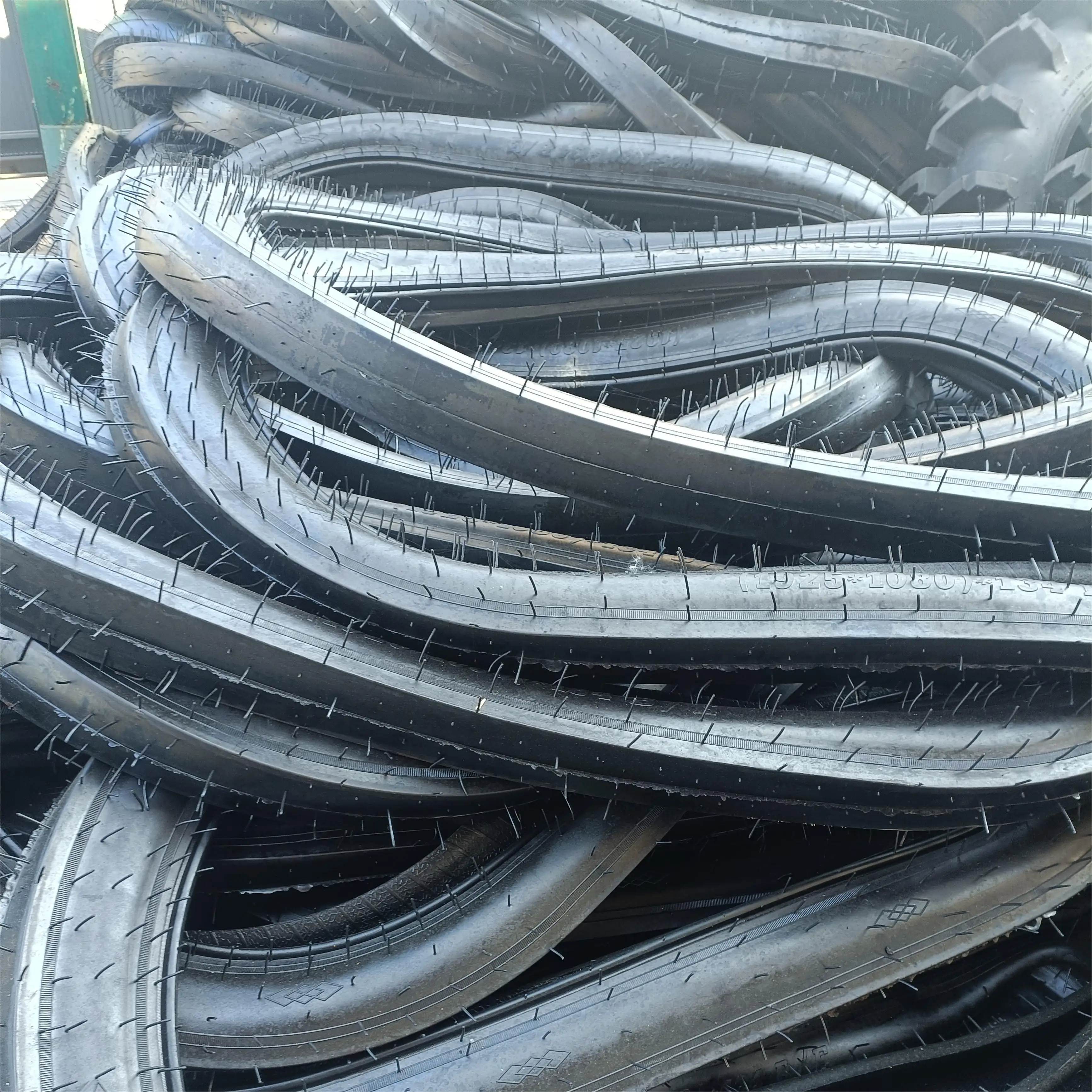 china factory low price amusement park ride bumper cars tires tube for kids and adults  los chocones  piezas neumaticos llantas