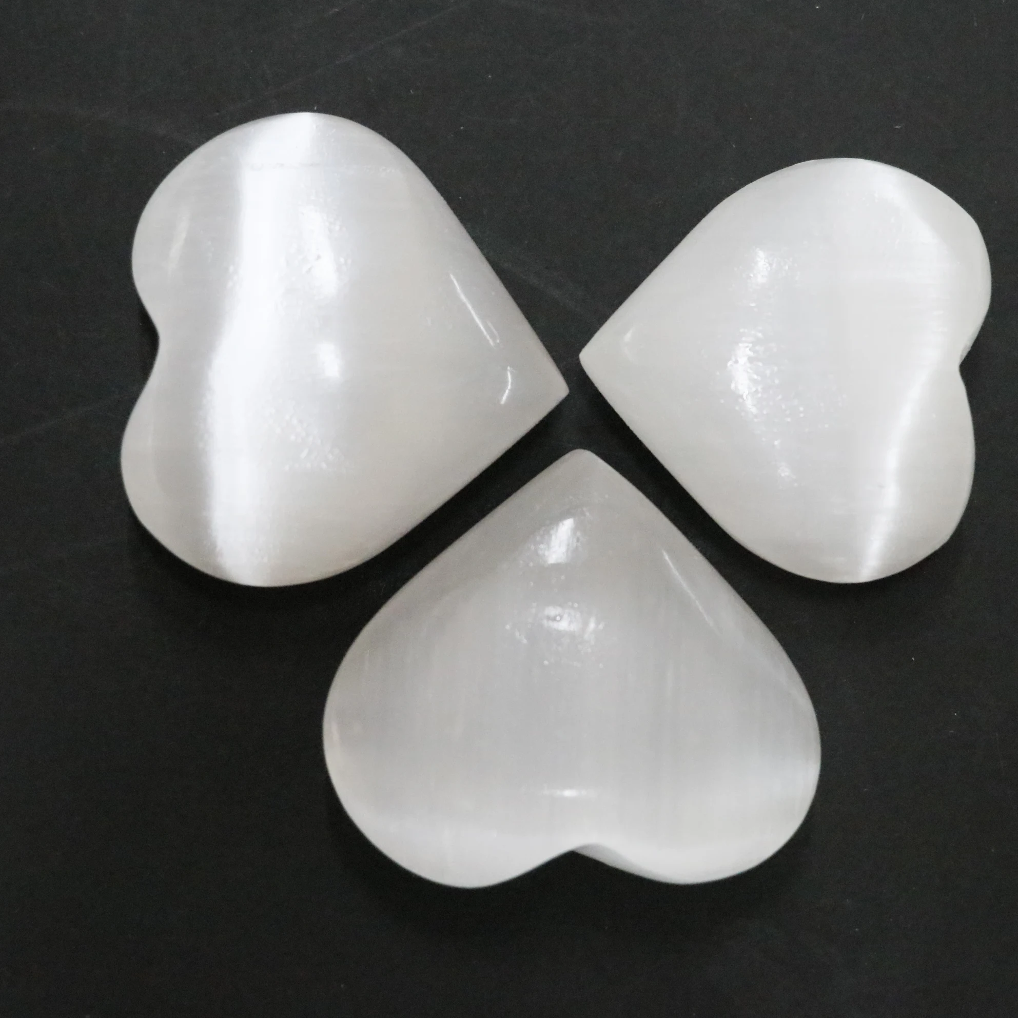 Wholesale  high quality healing crystals heart  plaster natural white selenite crystal Heart stone for crystal decor