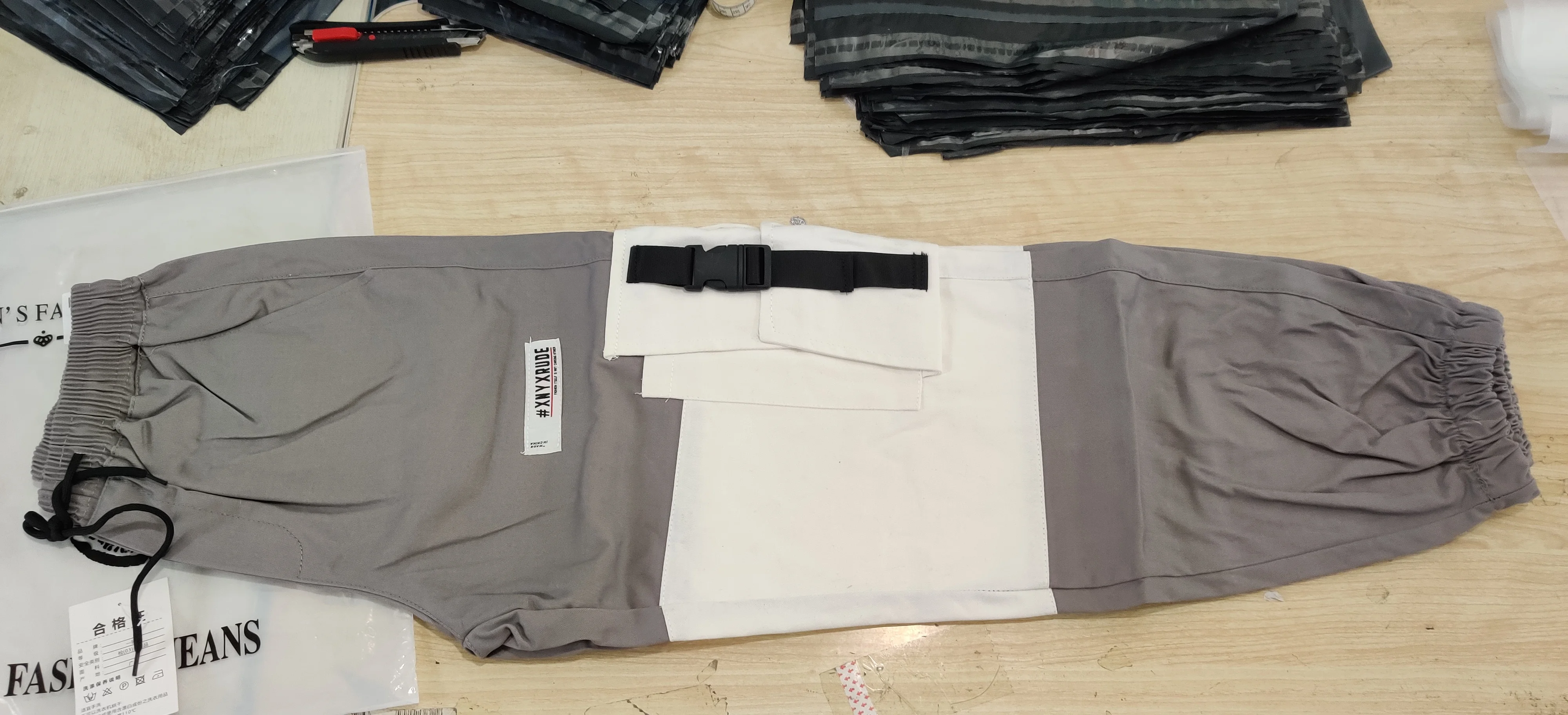 
2021 New Arrive Cargo Pants Men Trousers Loose Casual Jogger Pants Multi Pocket Drawstring Sports Hip Hop Workwear 