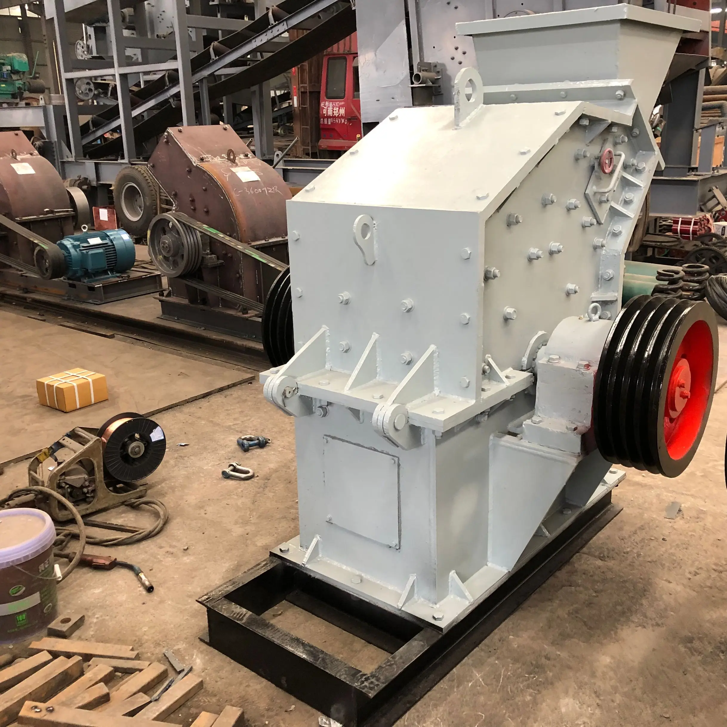 
New Design Hydraulic open-box sand making machine 