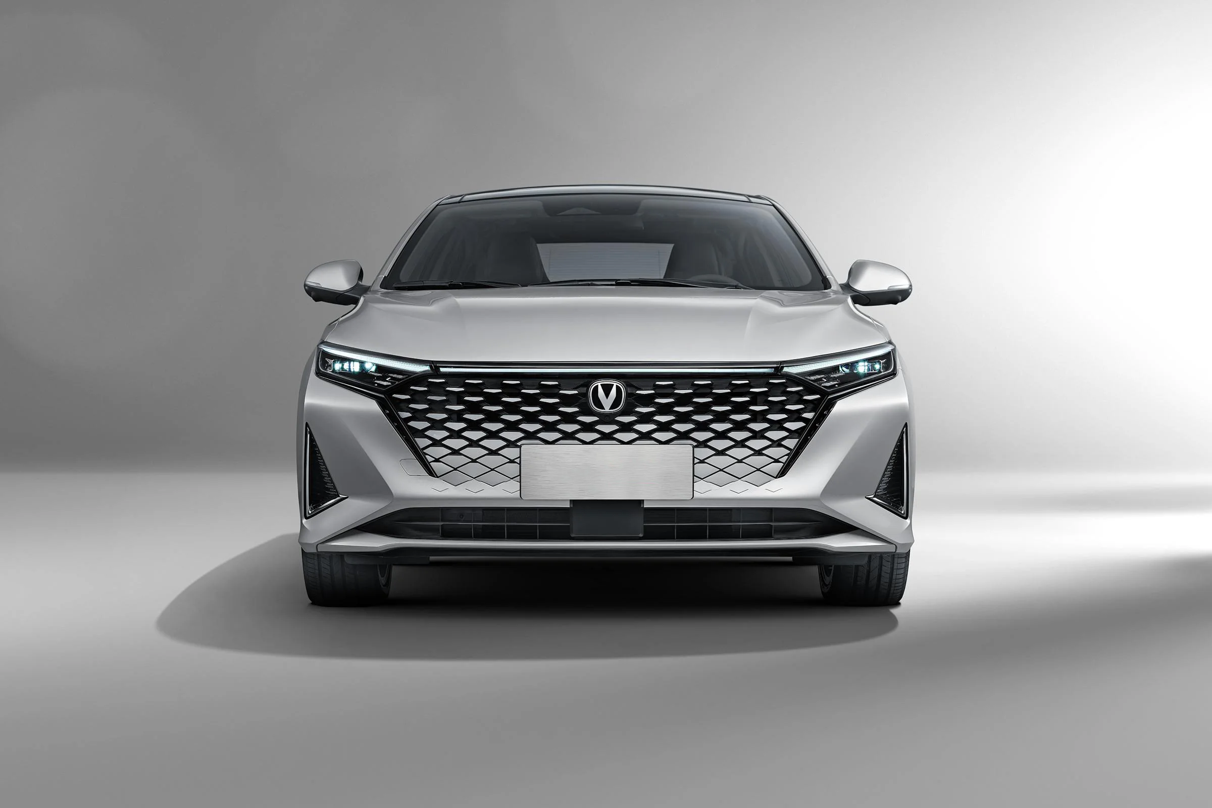 China Luxury Cars Changan Raeton PLUS 210KM/H 1.5T Front-wheel Drive Brand New Vehicles For Sale