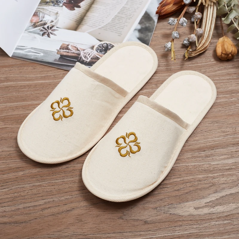 Best Product Biodegradable Cotton Canvas Pulp Bottom Hotel Slippers For Luxury Hotel Logo Custom