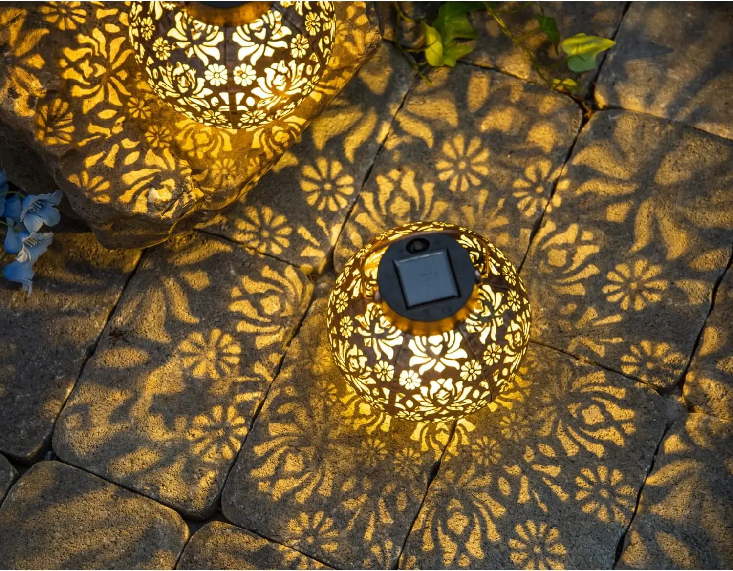 Solar LED Garden Lamp Metal Lantern Hanging Outdoor Lighting