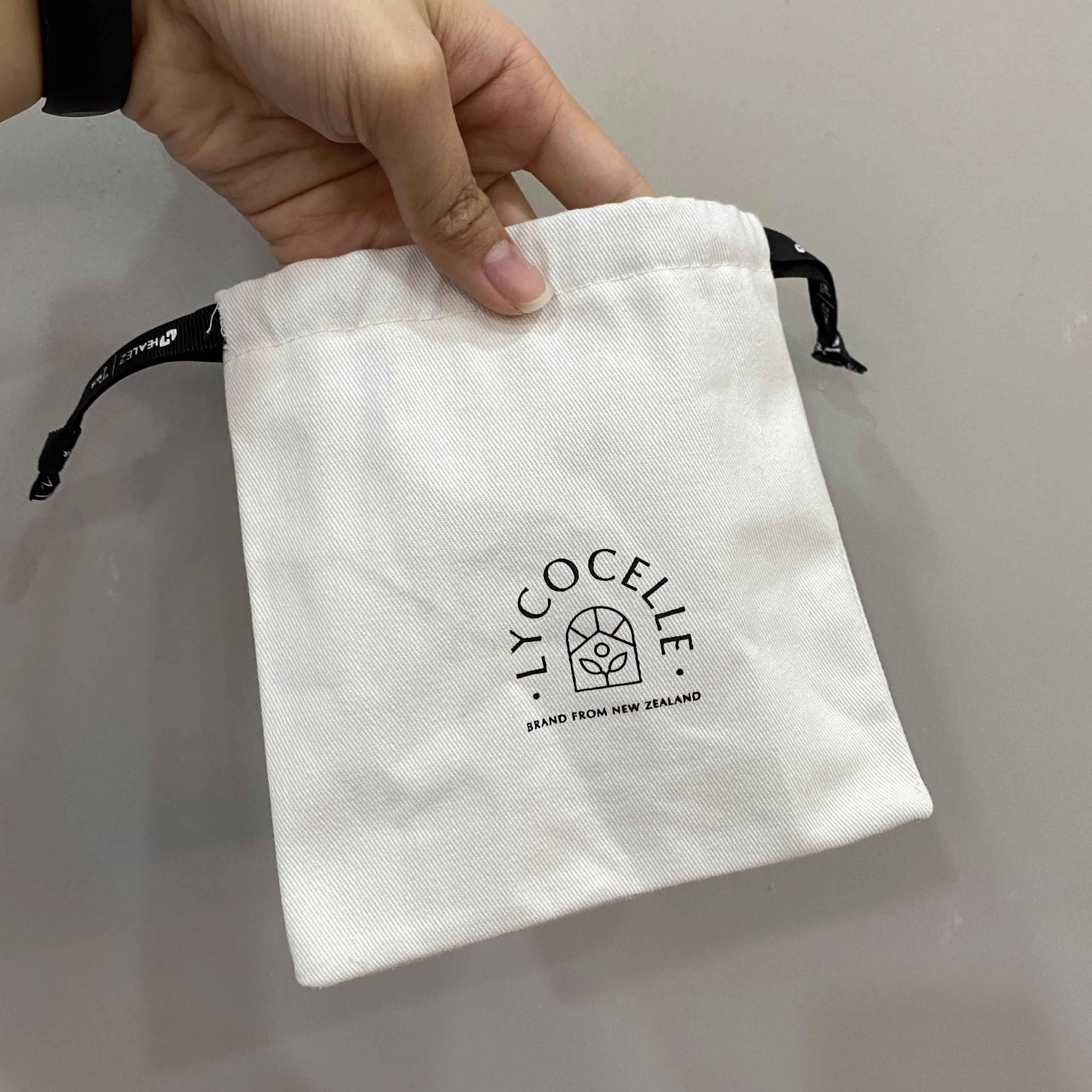 Wholesale Personalized Custom Colorful Muslin Bag Small Cotton Drawstring Bag Pouch For Cosmetic Shoes Dust-Proof