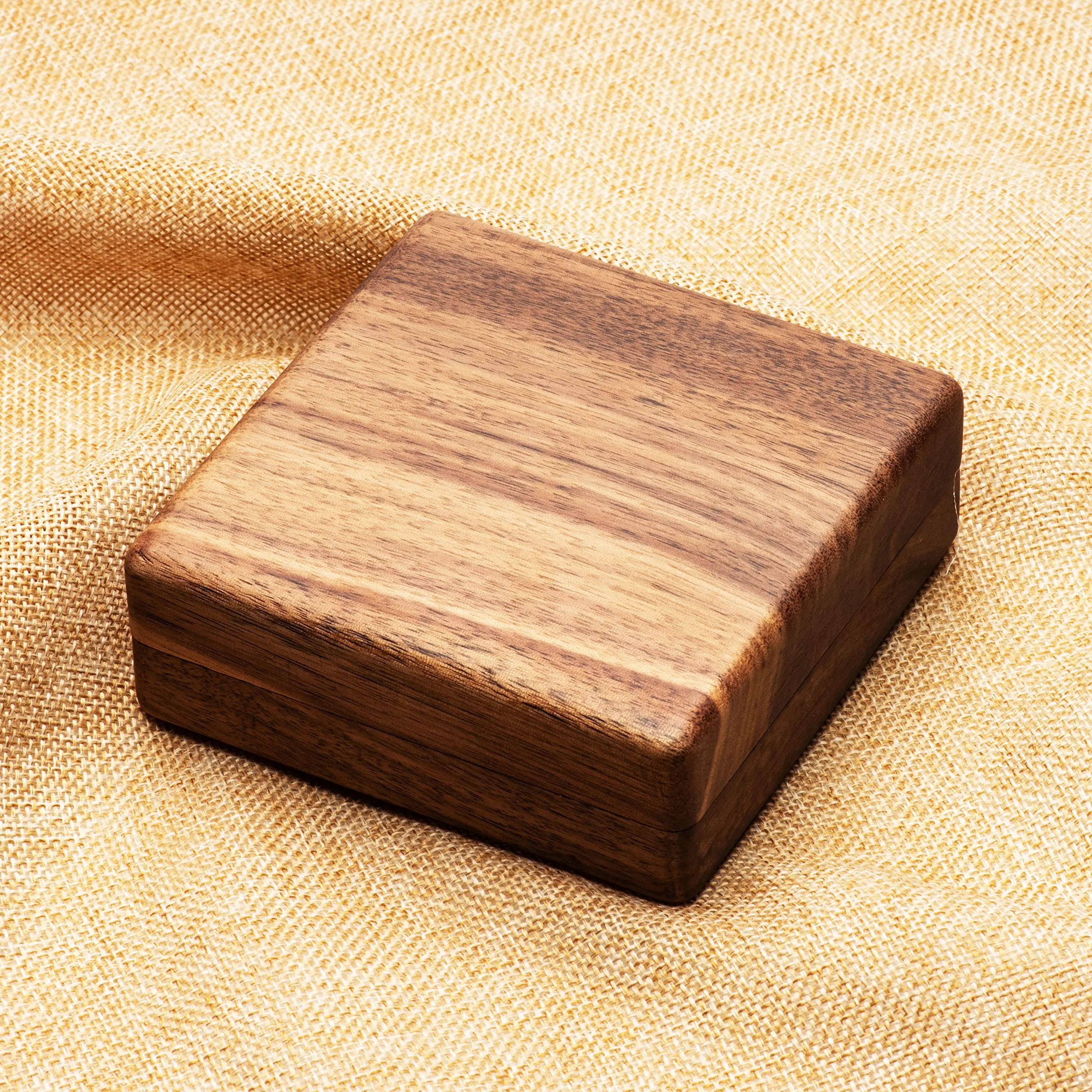 Single Walnut Wood Challenge Coin Presentation Display Gift Box Storage Case and Plastic Coin Capsules