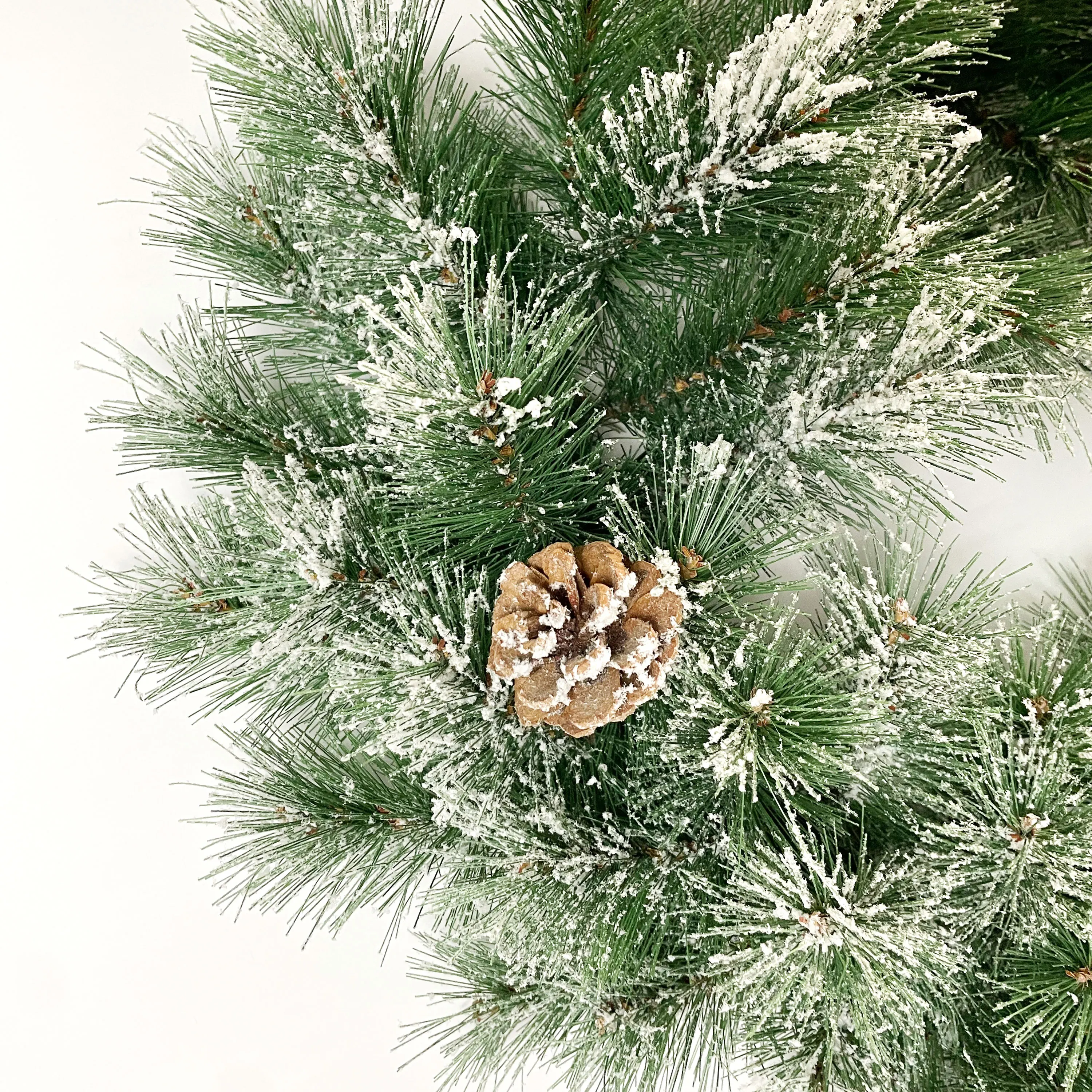2024 Wholesale Christmas Artificial Garland Christmas Frosted Christmas Wreath with Pine Cones