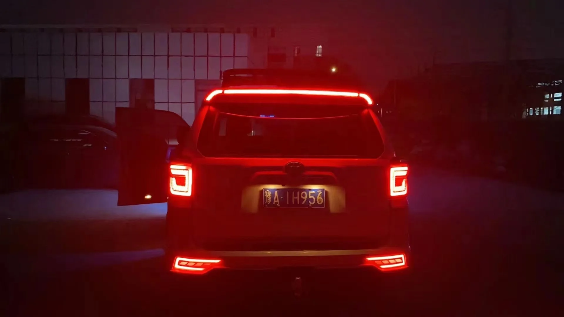 New Design Car Spoiler For 4runner accessories Body kits Led Spoilers With Lamp For Toyota 4runner 2010-2022