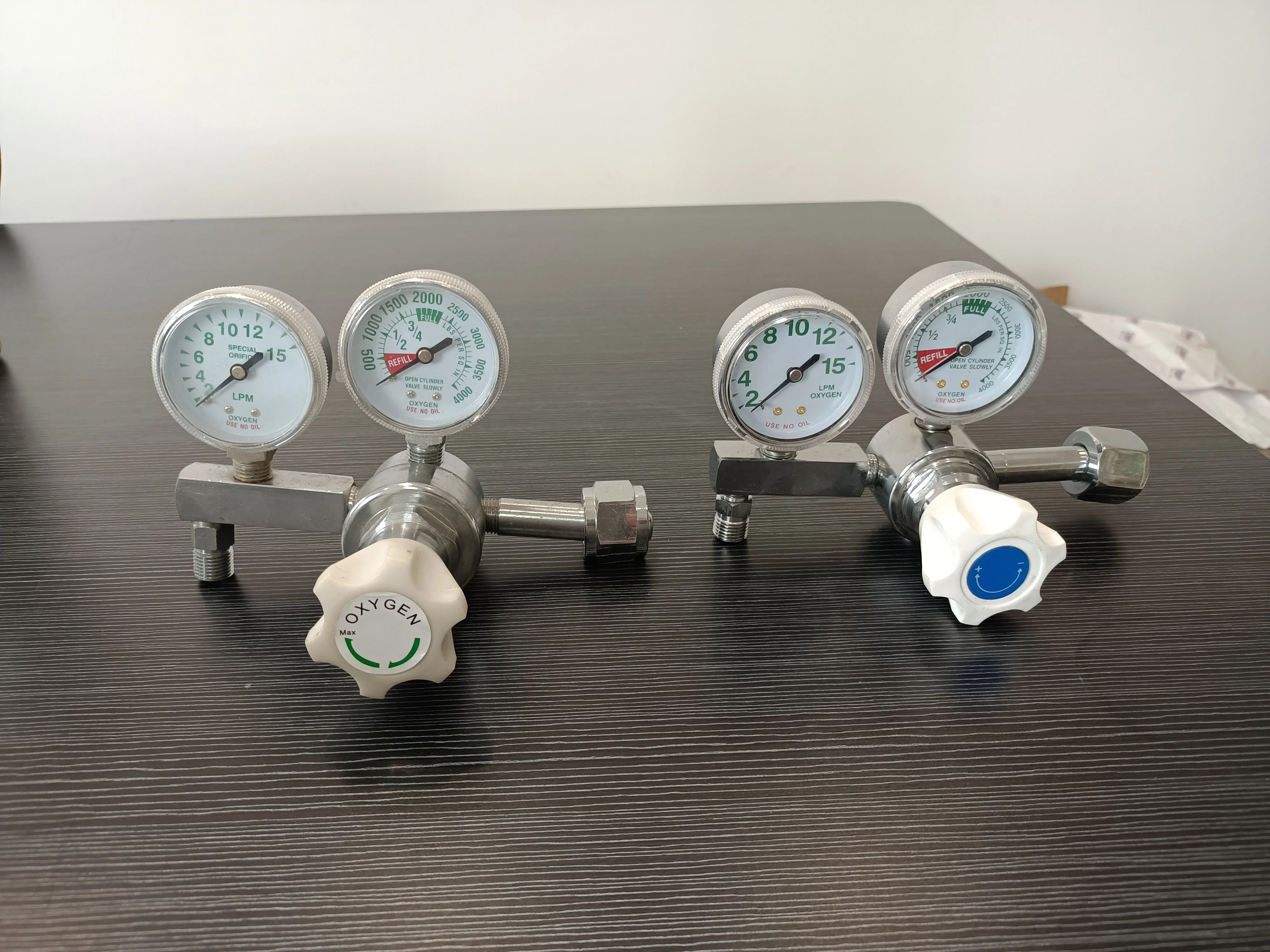 Hospital medical Oxygen Regulator CGA540  with double manometer