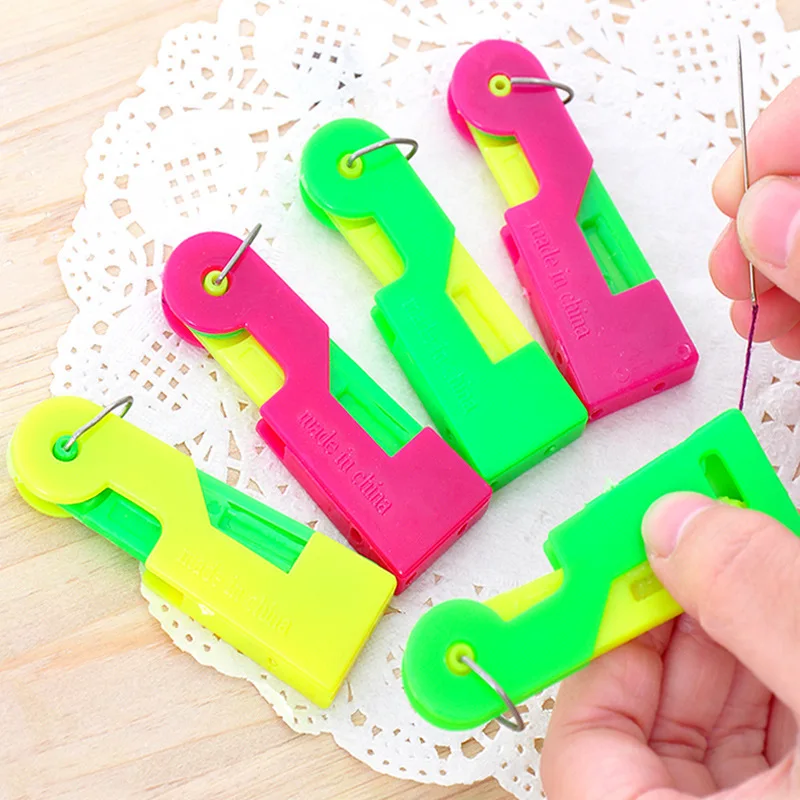 Wholesale Random Color Plastic Needle Threader Stitch Insertion Tool Automatic Needle Threader