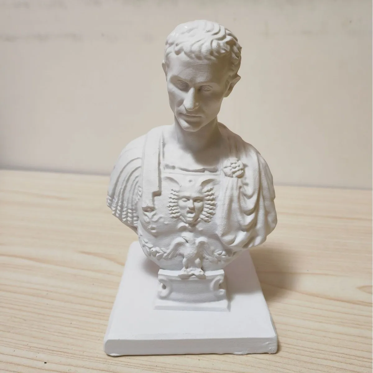 Custom 3D Design Model Usa Cross-Border New Creative Figure Statue Julius Caesar Desk Pen Holder Resin Decoration Bobbleheads