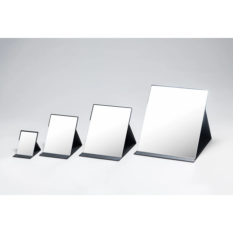 Convenient to carry plain and elegant material small portable mirror makeup