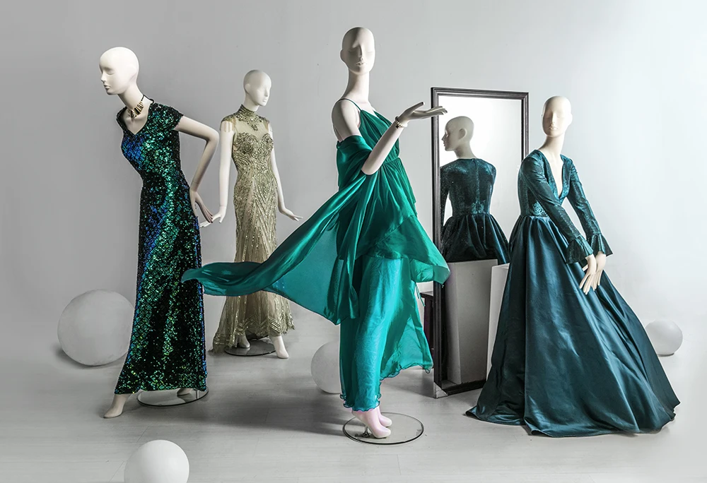 Новый дизайн, модный полноразмерный стенд, абстрактный женский манекен, использование известных брендов