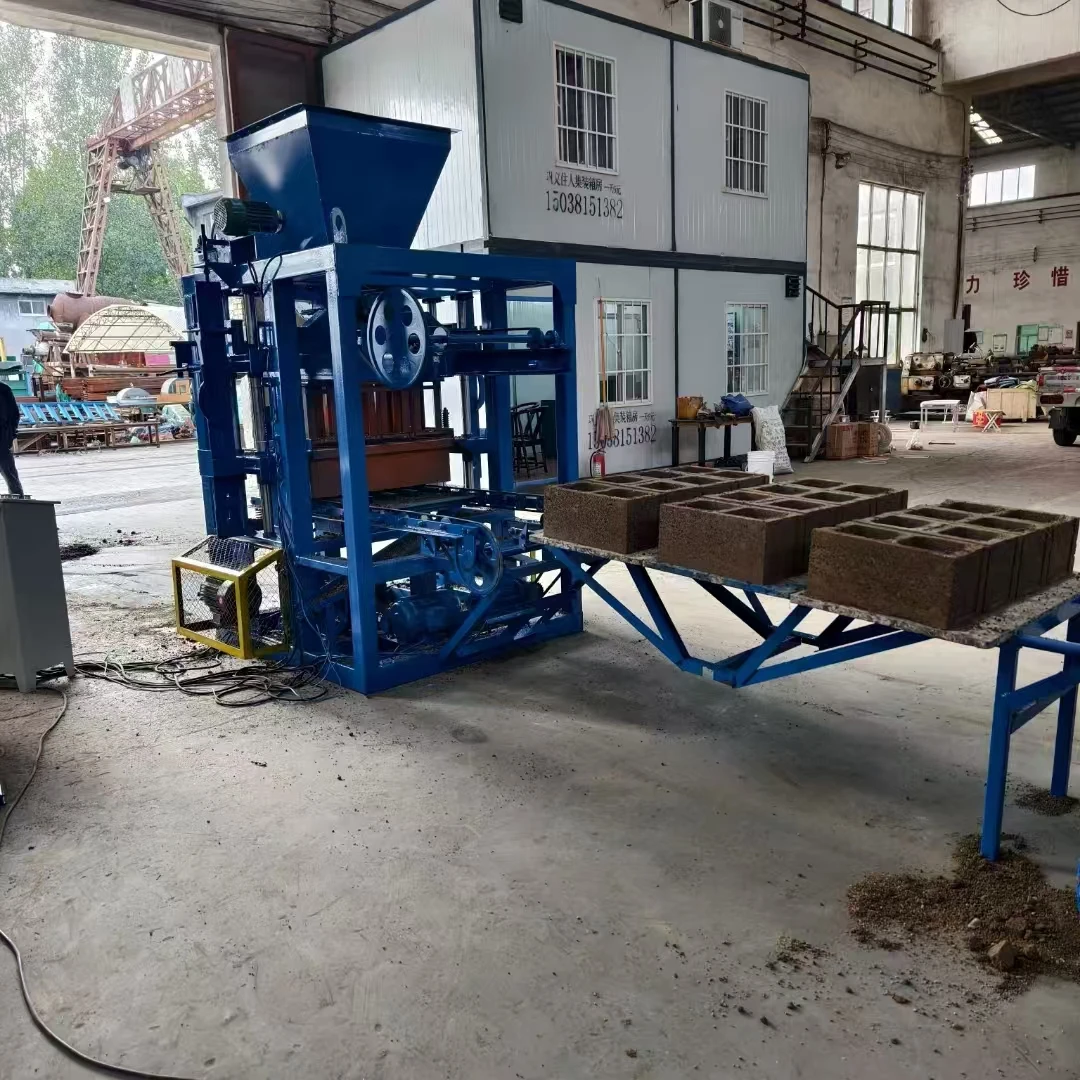 Полуавтоматическая производственная линия вибрационного типа питается от электродвигателя или генератора электроэнергии