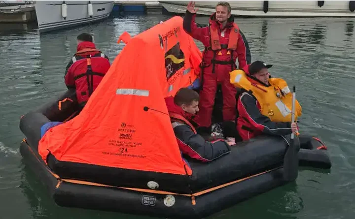 6 8 10 20 25 person Waterproof Solas Inflatable liferaft Floating Island Lake River marine rescue Life Raft