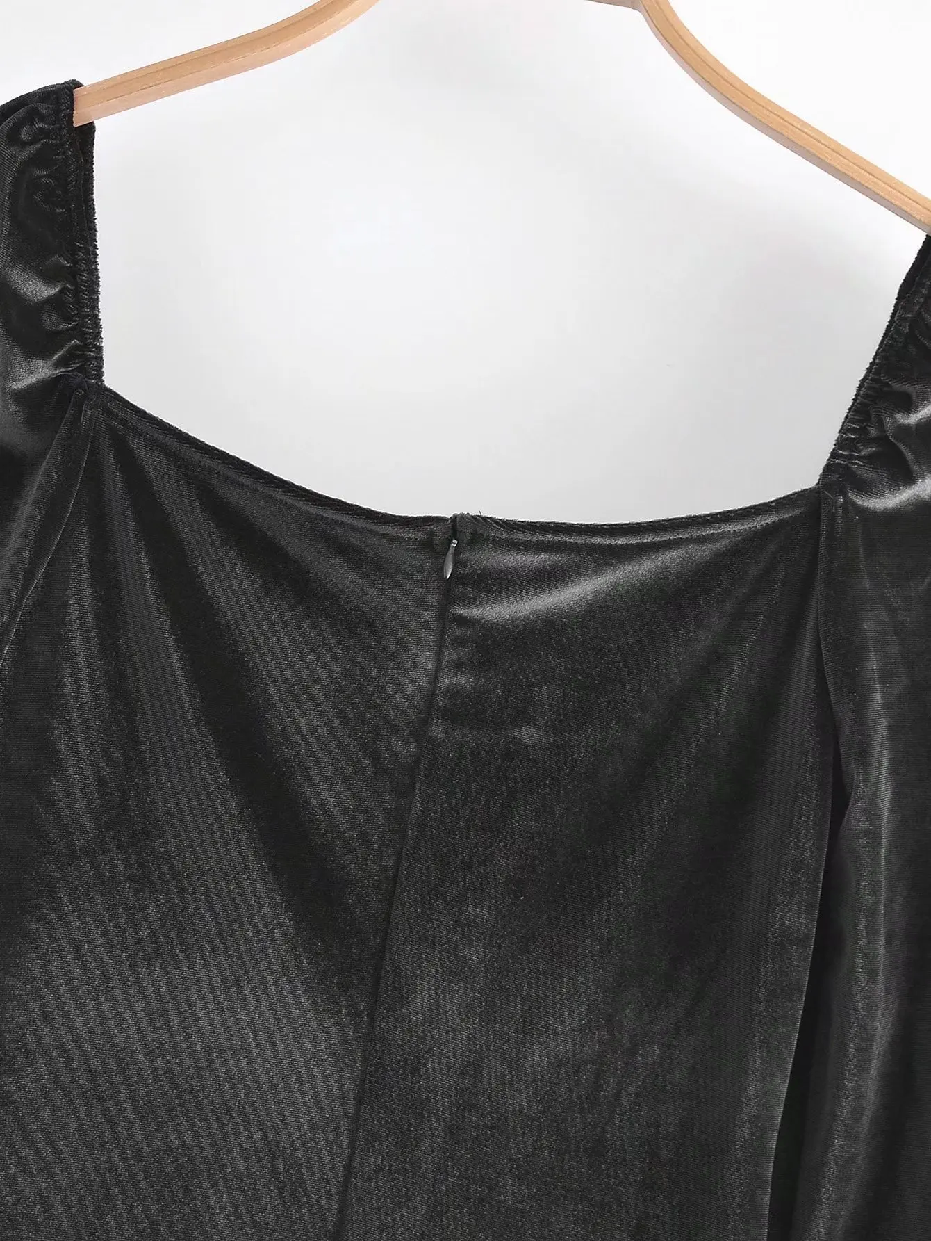 PB&ZA2022 French Retro Black Square Neck Chest Cutout Design Mid-Length Velvet Long Sleeve Dress