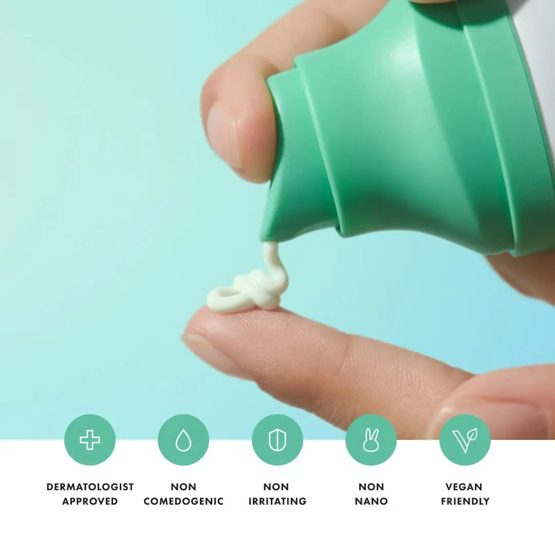 Green tint superlight mineral sunscreen SPF 30 for blemish acne prone skin