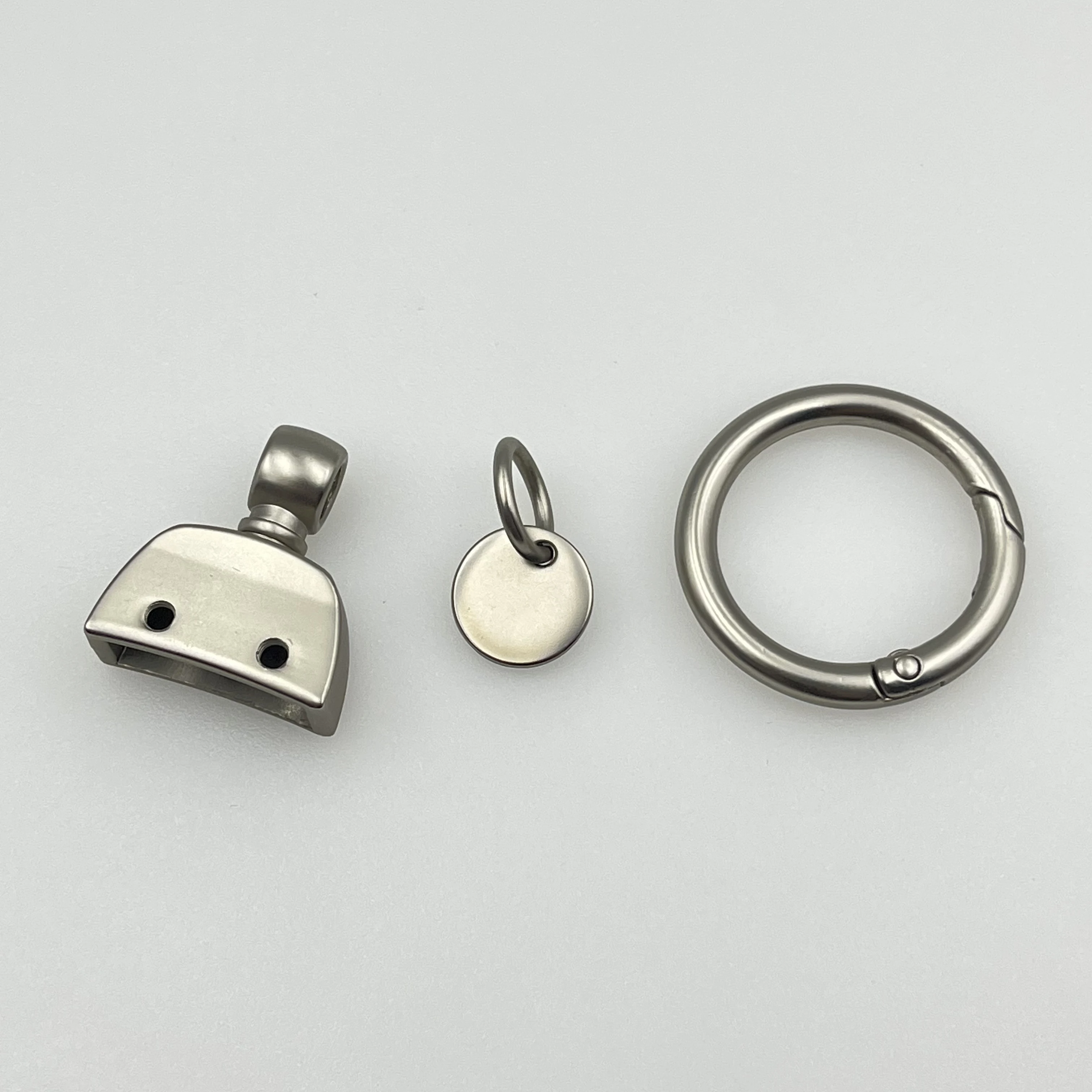 Lingzhen Zinc Alloy Electroplated Car Key chain Pendant Accessories Leather Key chain Hardware Wholesale DIY D Horseshoe Buckle