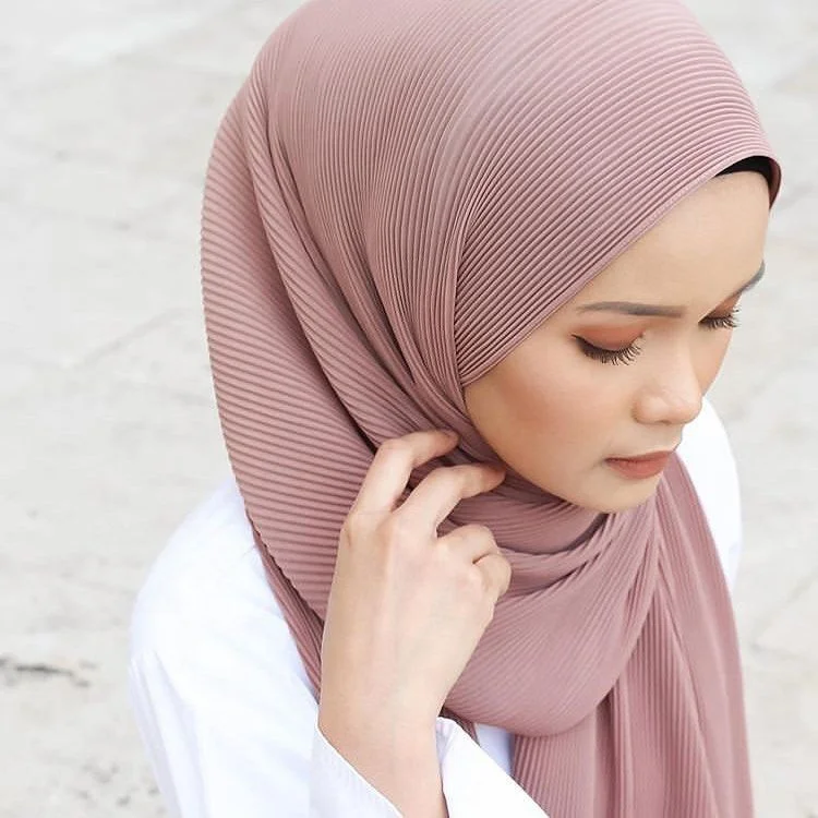 
2021 newest tudung fashion plain premium mini pleated chiffon shawl hijab Muslim shawls for malaysia 