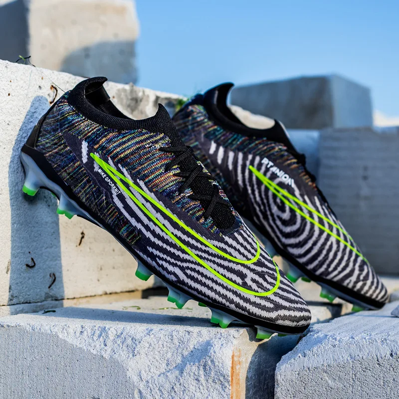 Cristiano Ronaldo Assassins soccer shoes compression socks  Low-top wholesale non-slip and wear training shoes for adults