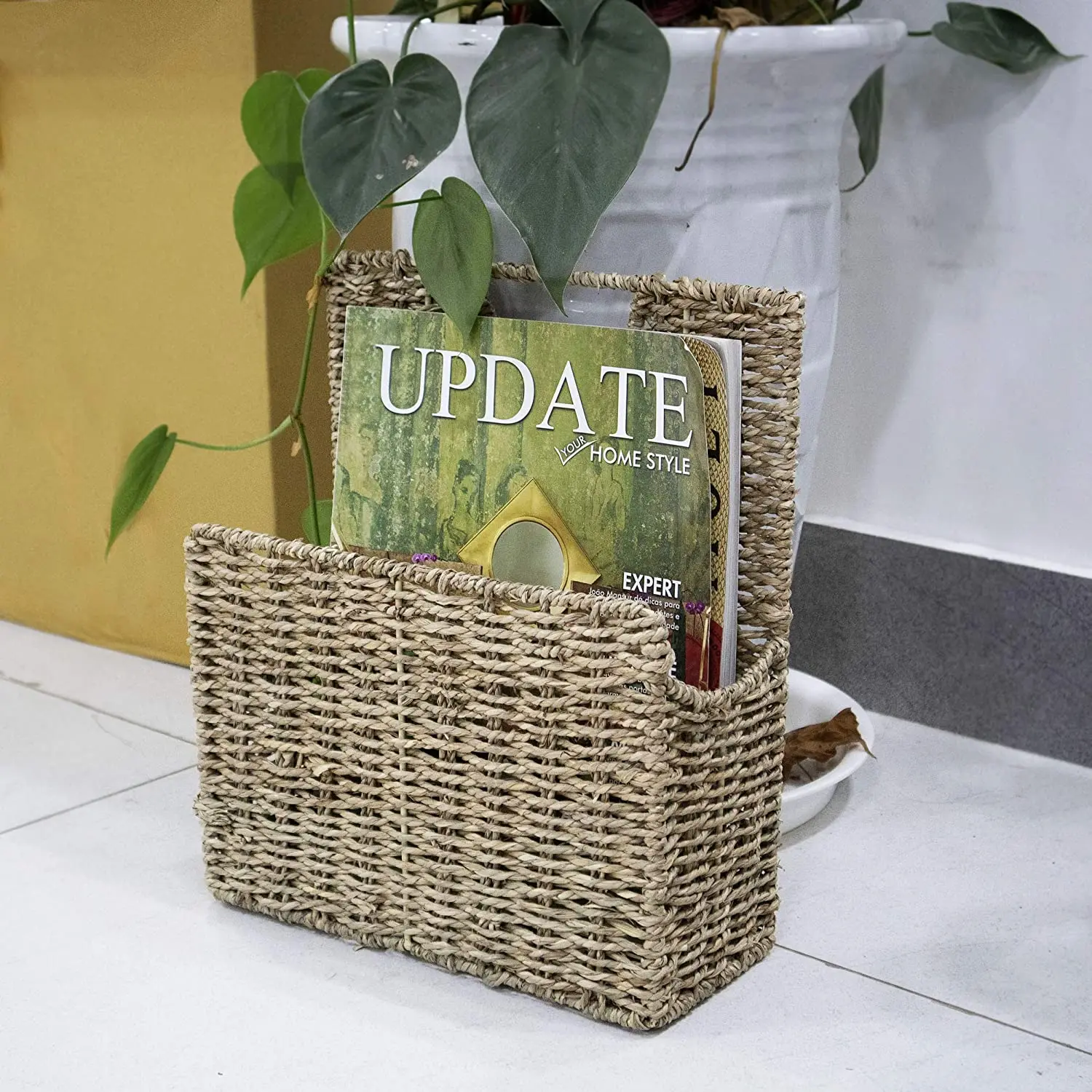 Rustic Woven Seagrass File Hanging Organizer Seagrass Wall Mount Wicker Magazine Holder and Mail Sorter Rack for Home and Office