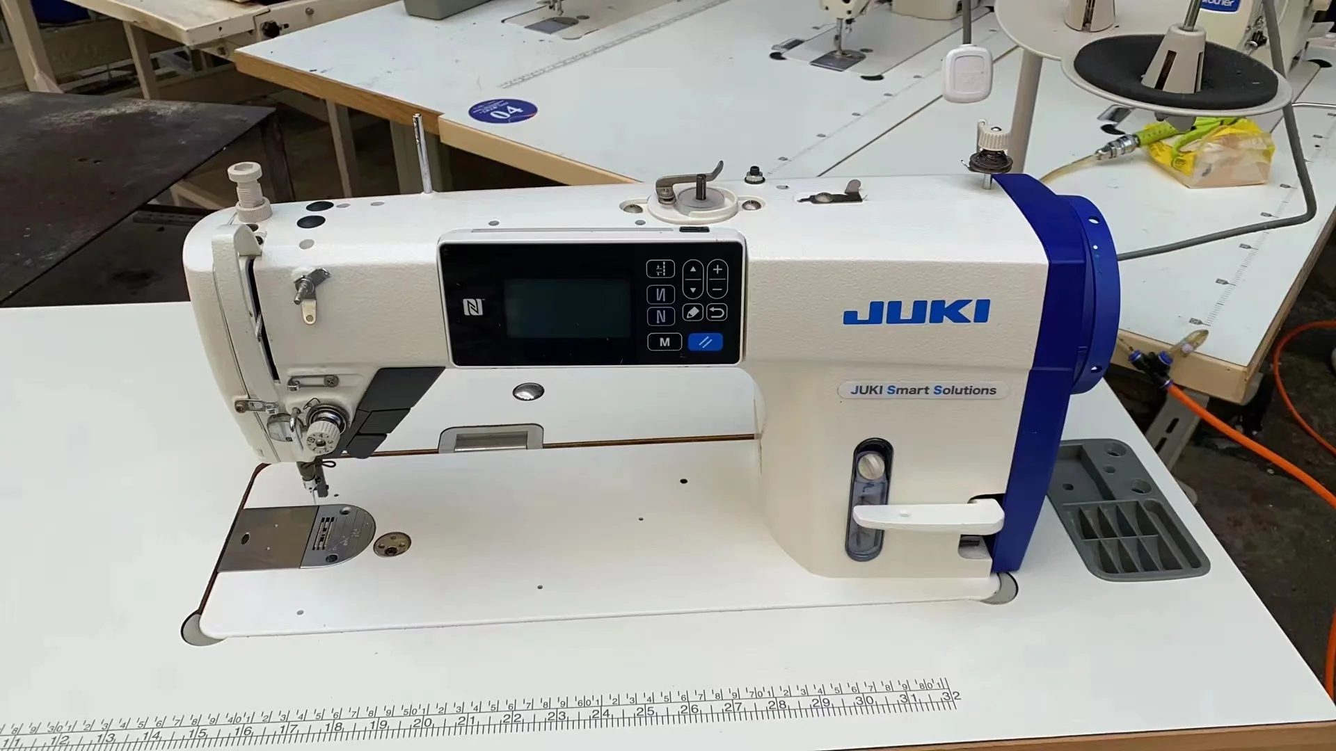 9000c Single Needle Lockstitch Industrial Computerized Heavy Duty Walking Foot Sewing Machine For Leather