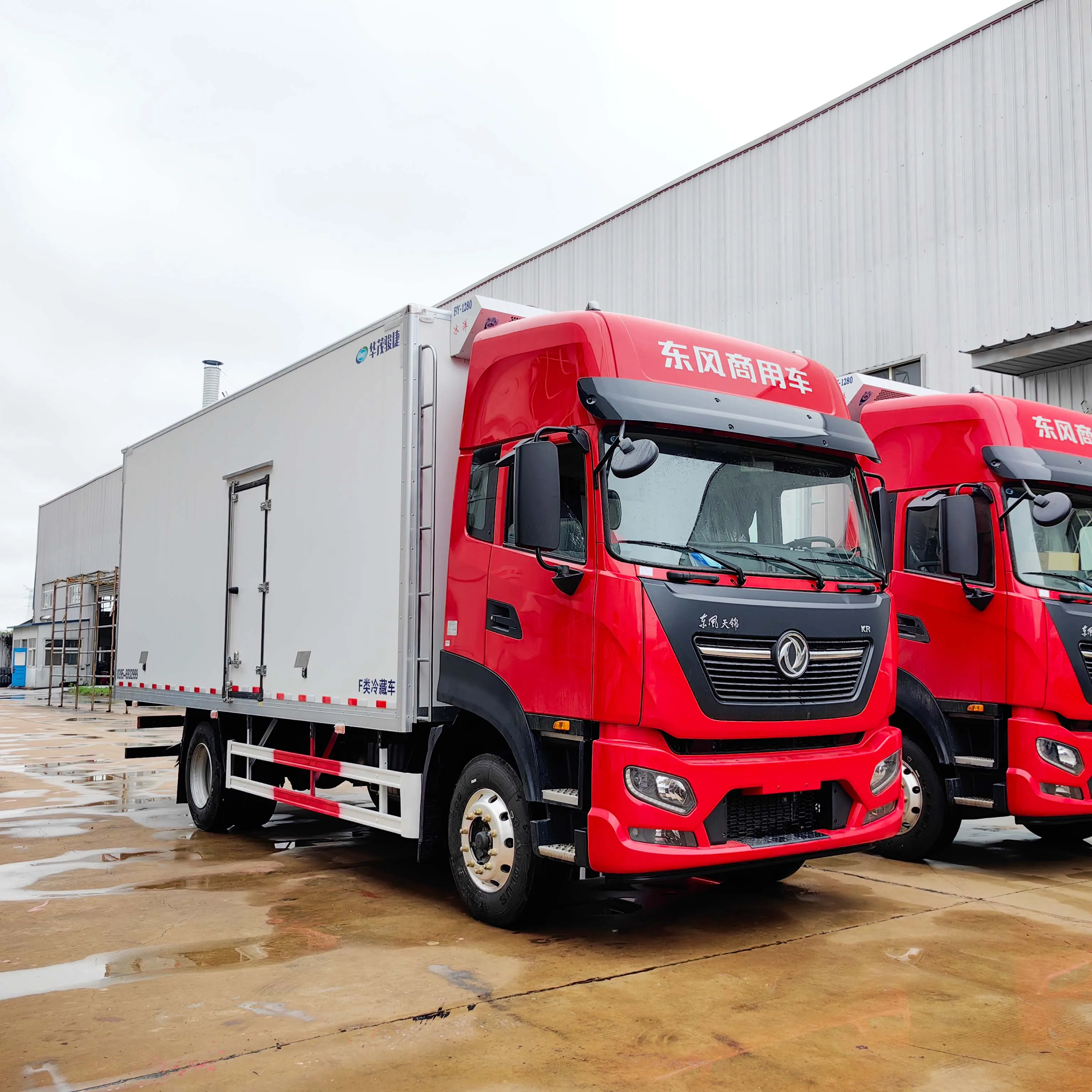 China Dongfeng 6X4400HP truck refrigerator truck refrigerator is used to transport 10 tons of fresh 5 ° C to -15 ° C food