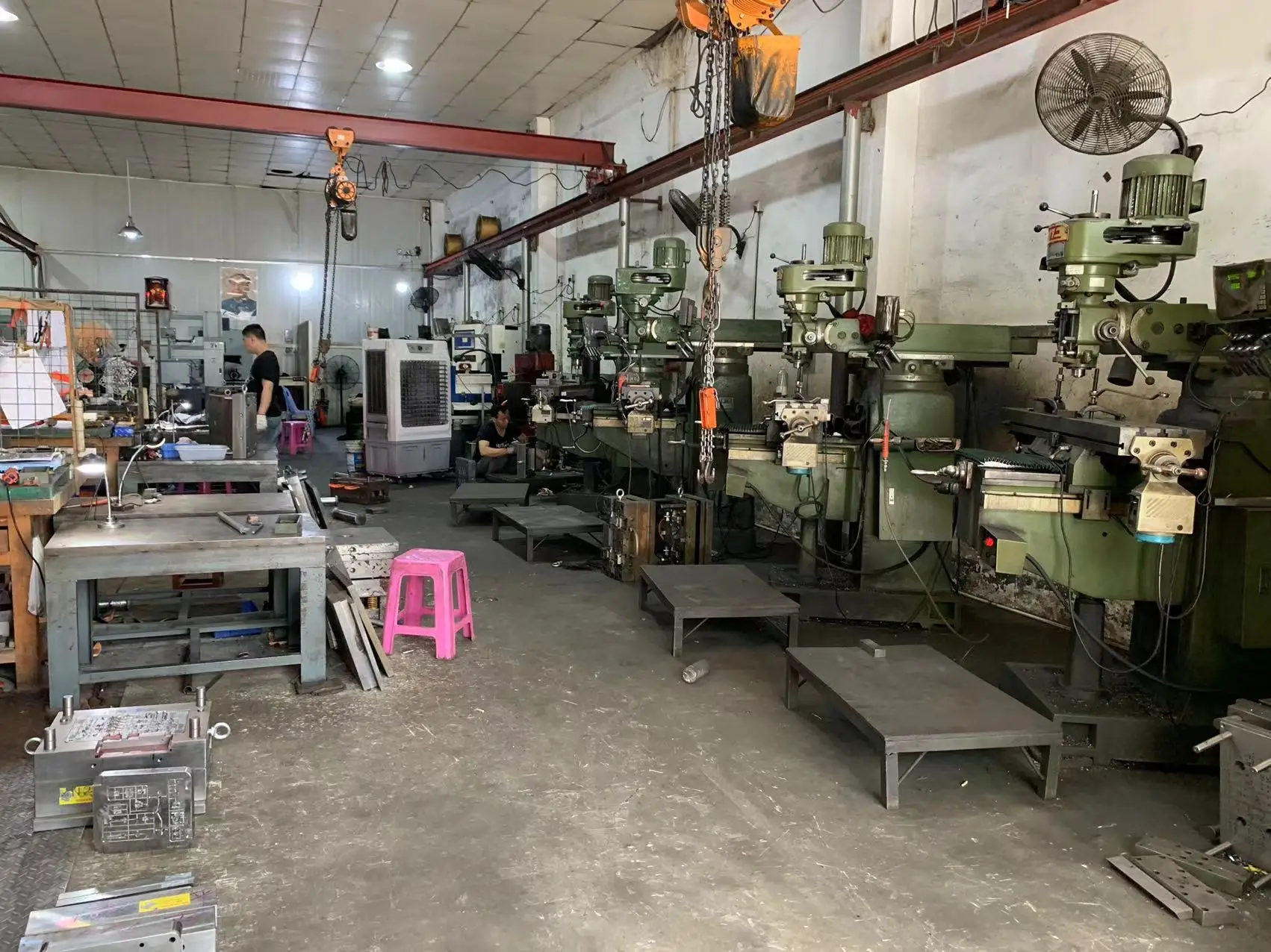 customize TPE sports massage half trigger flashing ball plastic spiky ball machine