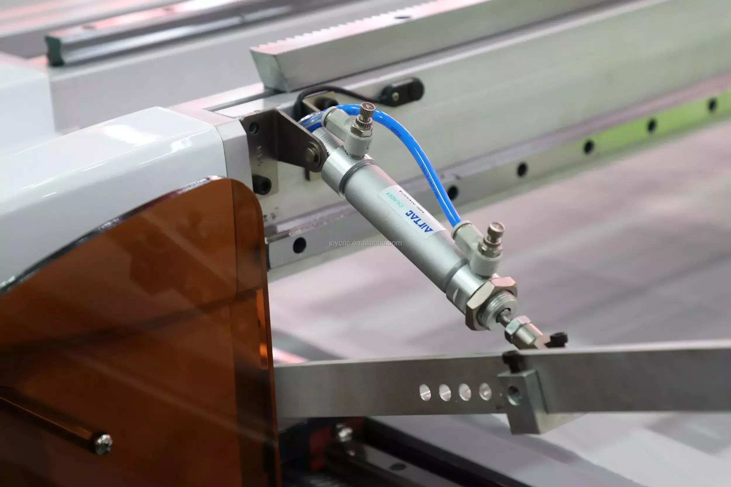 Auto Garment Mass Production Cutting Machine for School Uniforms Workwear Sportswear Yoga Clothing