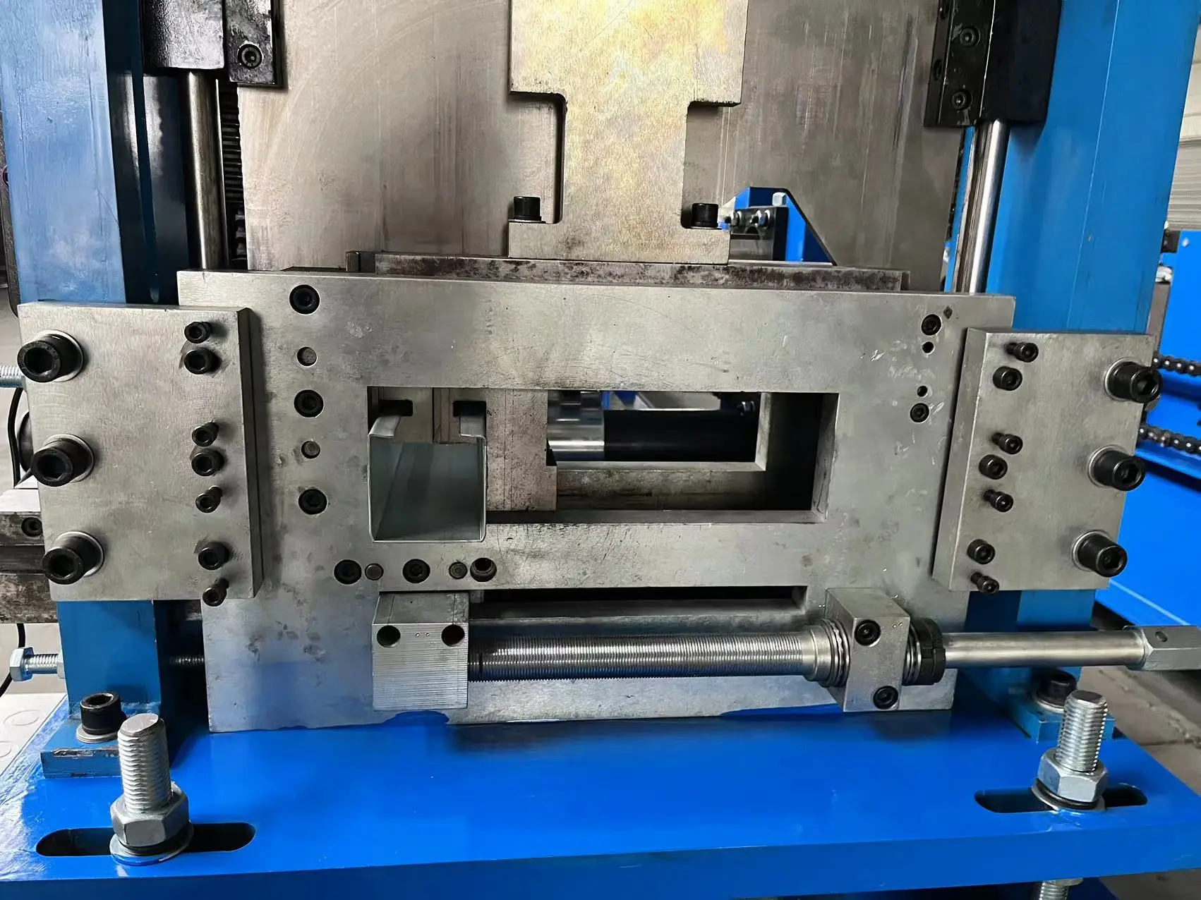 Automatic control one-button change profile 80mm-400mm C U M Z Sigma purlin rolling forming machine CU purlin machine