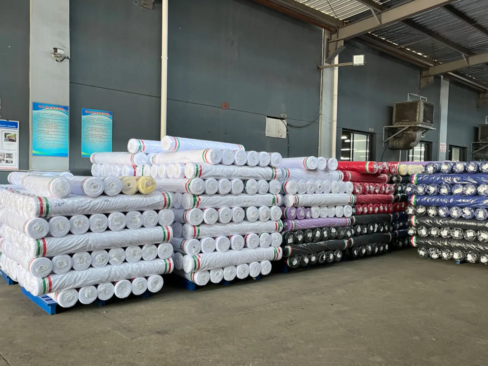 Factory direct supply of 100% polyester gold cloth for sportswear and work clothes