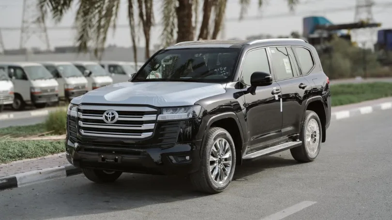 В хорошем состоянии TOYOTA LANDCRUISER G X.R 4 0 л бензин 4WD 2024 модельного года в готов к работе