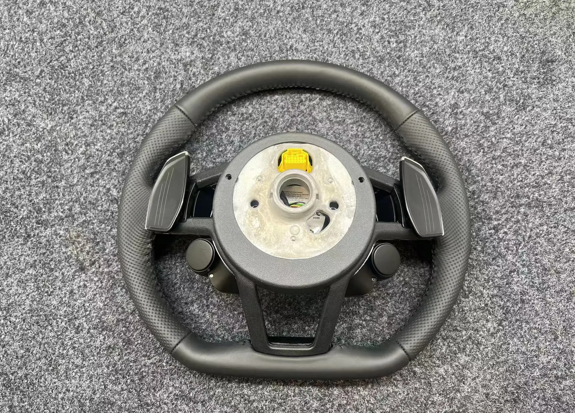 The Audi R8 steering wheel assembly upgrade R8 button sport mode is suitable for all new and old models