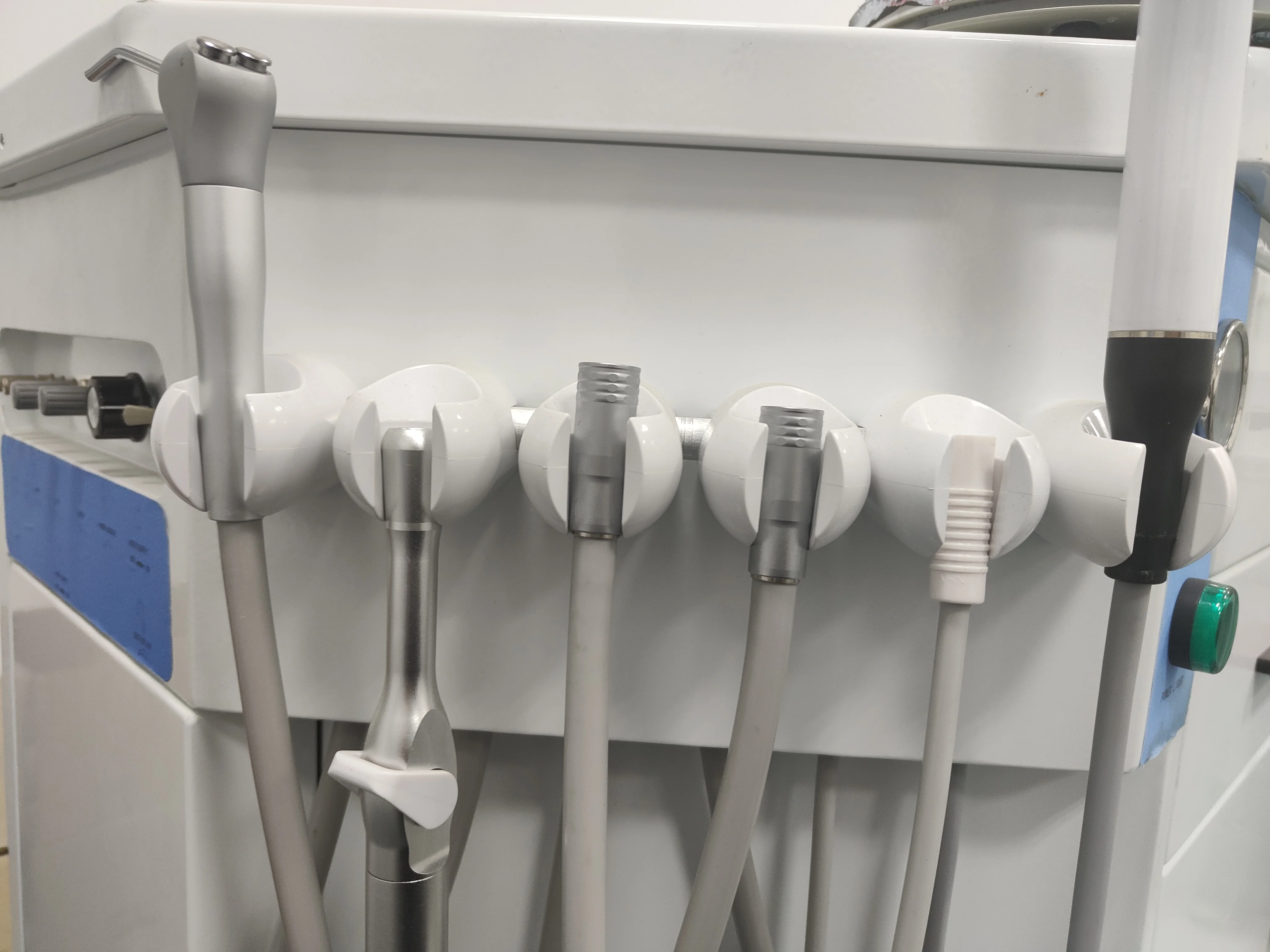 Multi Functional Integral Portable Dental Unit with 6 PCS Accessories Built-in Air Compressor