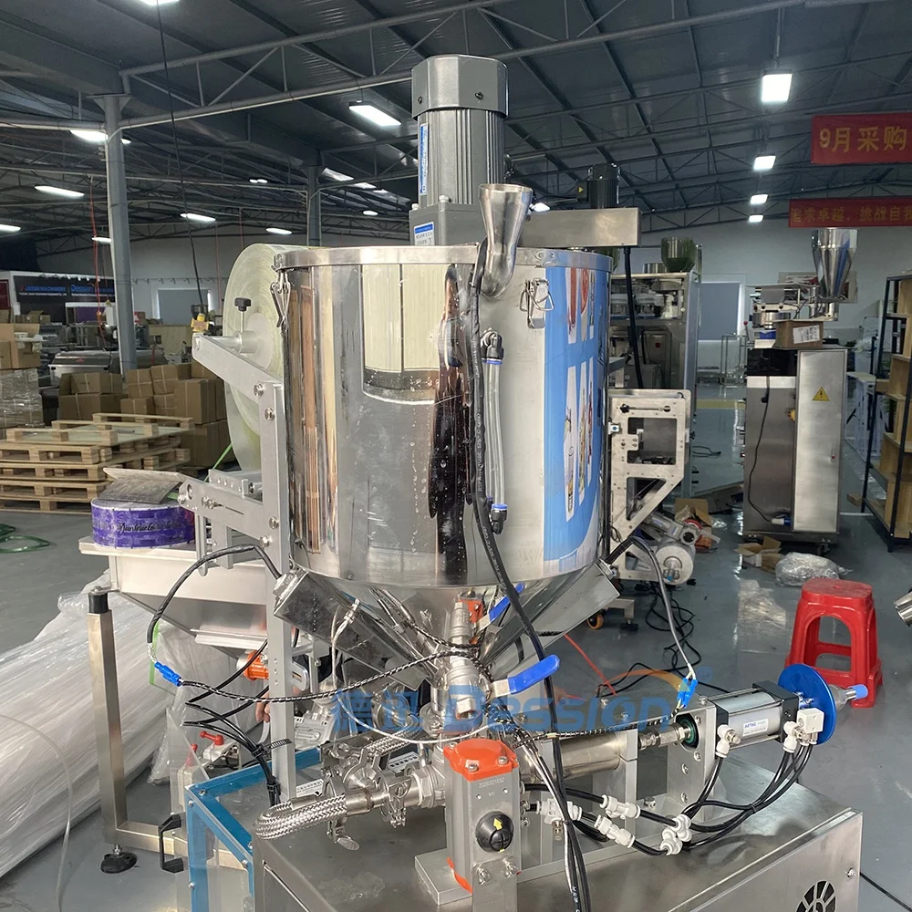 Liquid packaging and sealing machine automatic