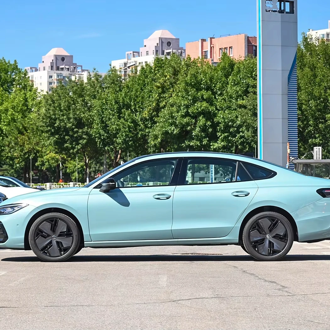 Low Price 2025 Luxury Cars Volkswagenn Passat  300TSI  5-door 5-seater gasoline car for volkswagen passat pro
