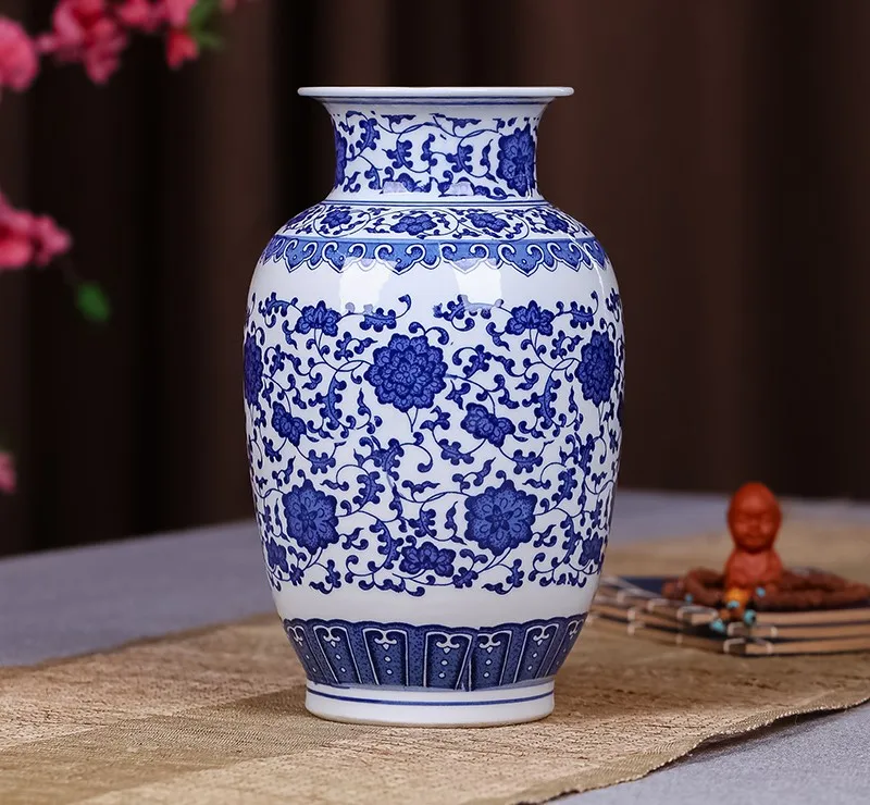 Wholesale Vintage Chinese Style Home Decor Blue And White Porcelain Ceramic Vase