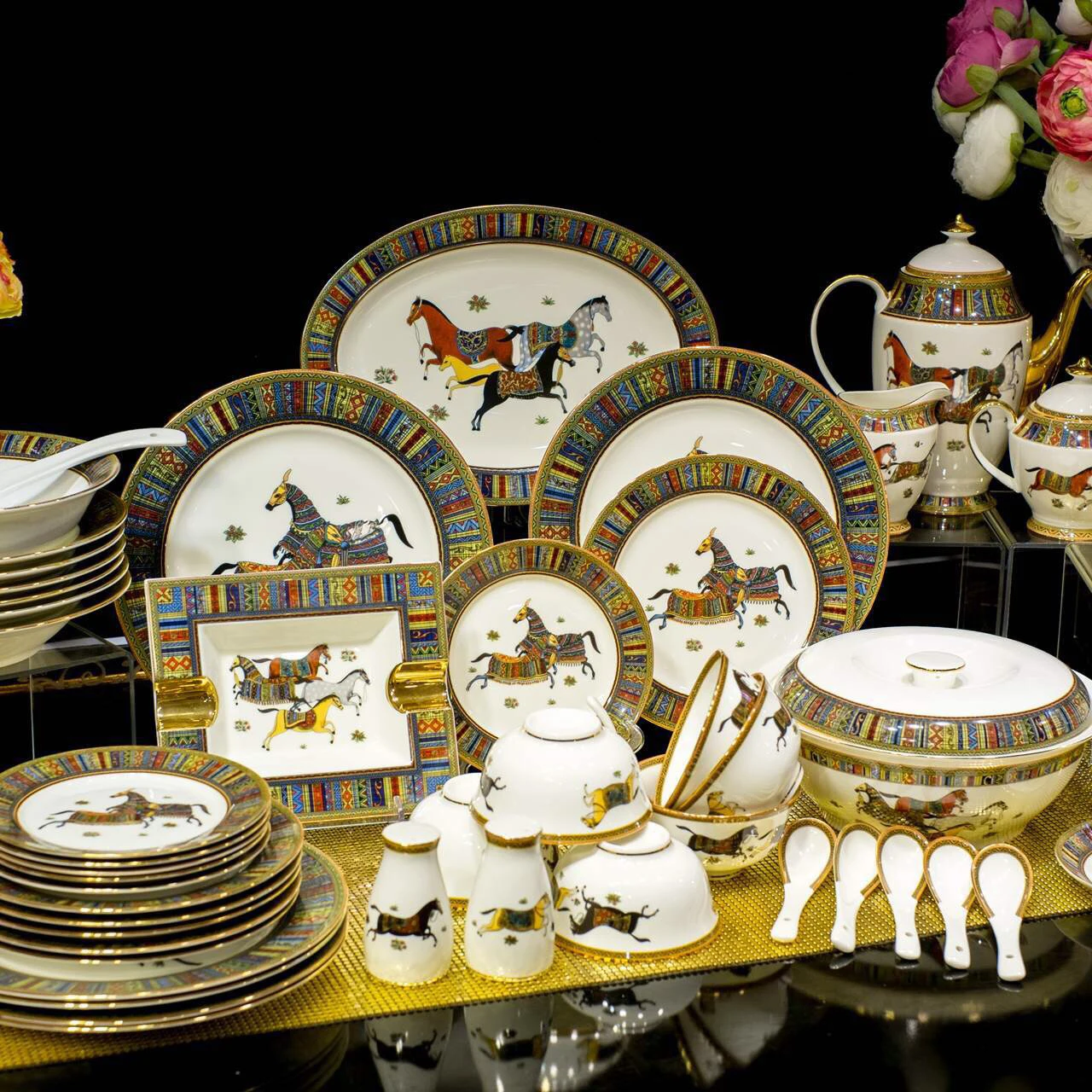 
61pcs New Design Dinnerware Sets Luxury Porcelain Tea Cup And Saucer Fine Bone China Dinner Set 