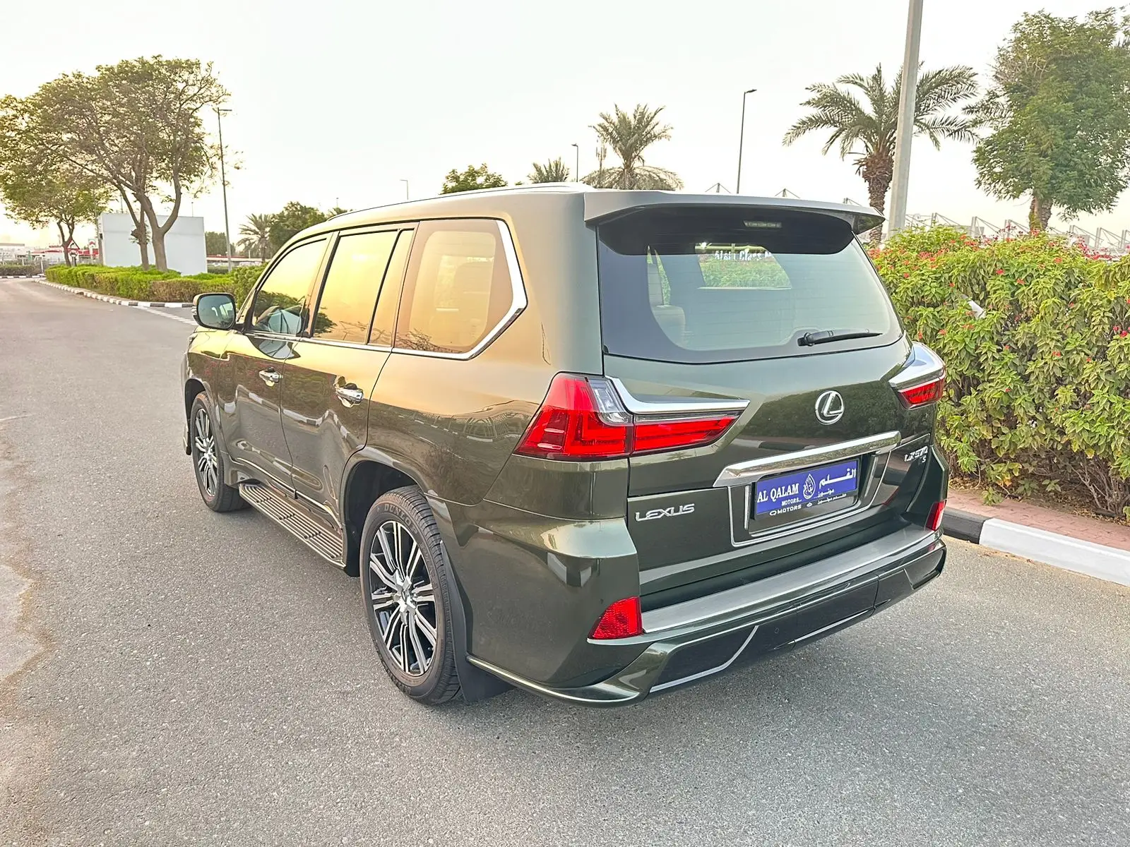 Идеальный и чистый Подержанный Lexuss LX570 Фирменная 2021 модель оливково-зеленого цвета автомобилей готов к работе